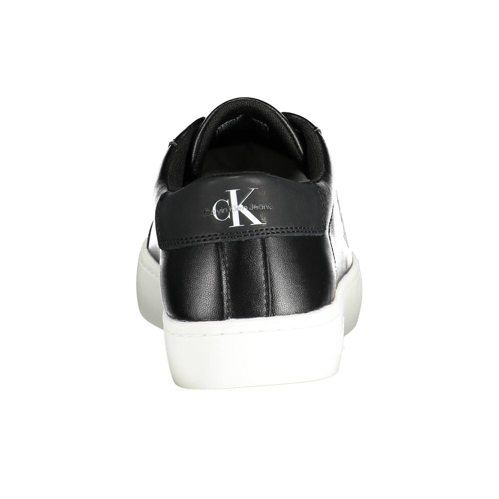 Sneakers homme en polyester noir de Calvin Klein, design moderne et confortable, vue de face sur fond blanc