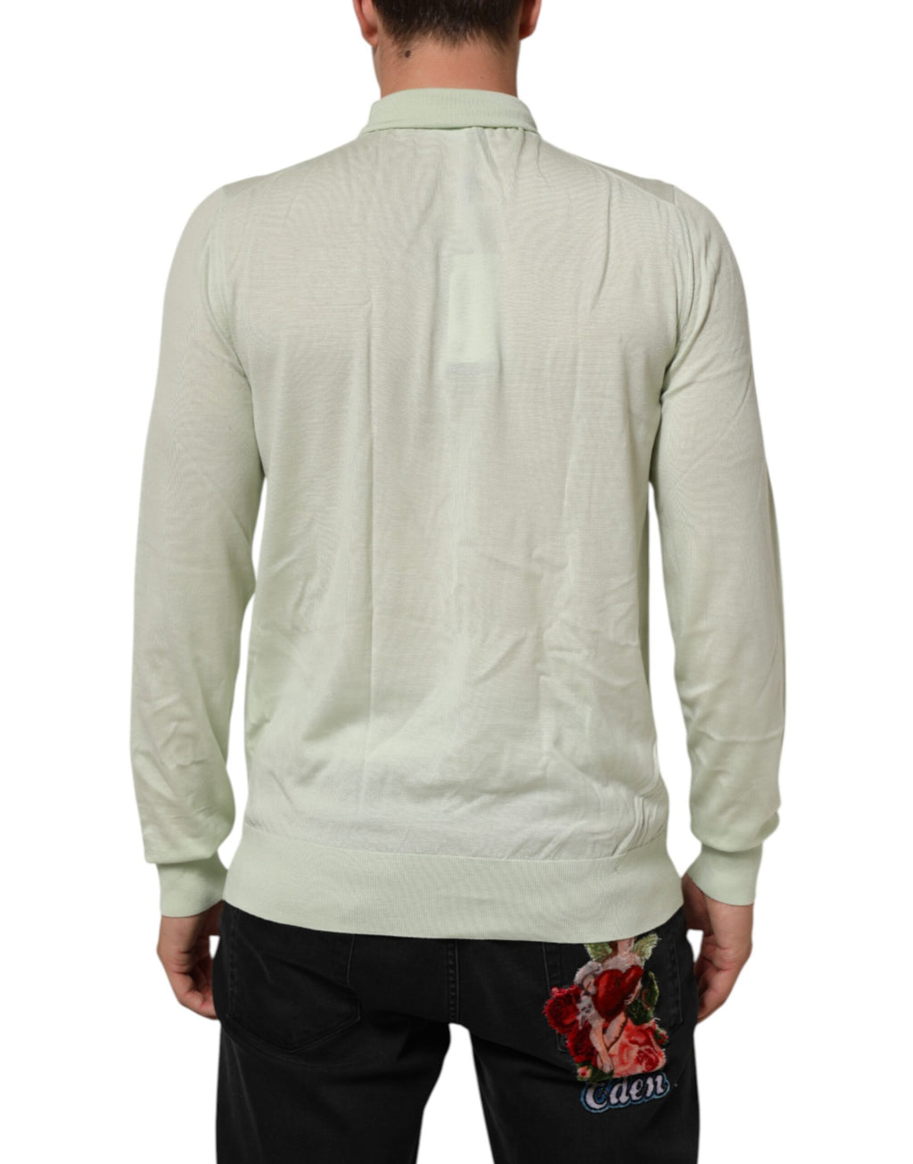 Pull à col roulé Dolce & Gabbana Light Green avec logo, en laine douce et ajustée, visible en détail sur l'image.