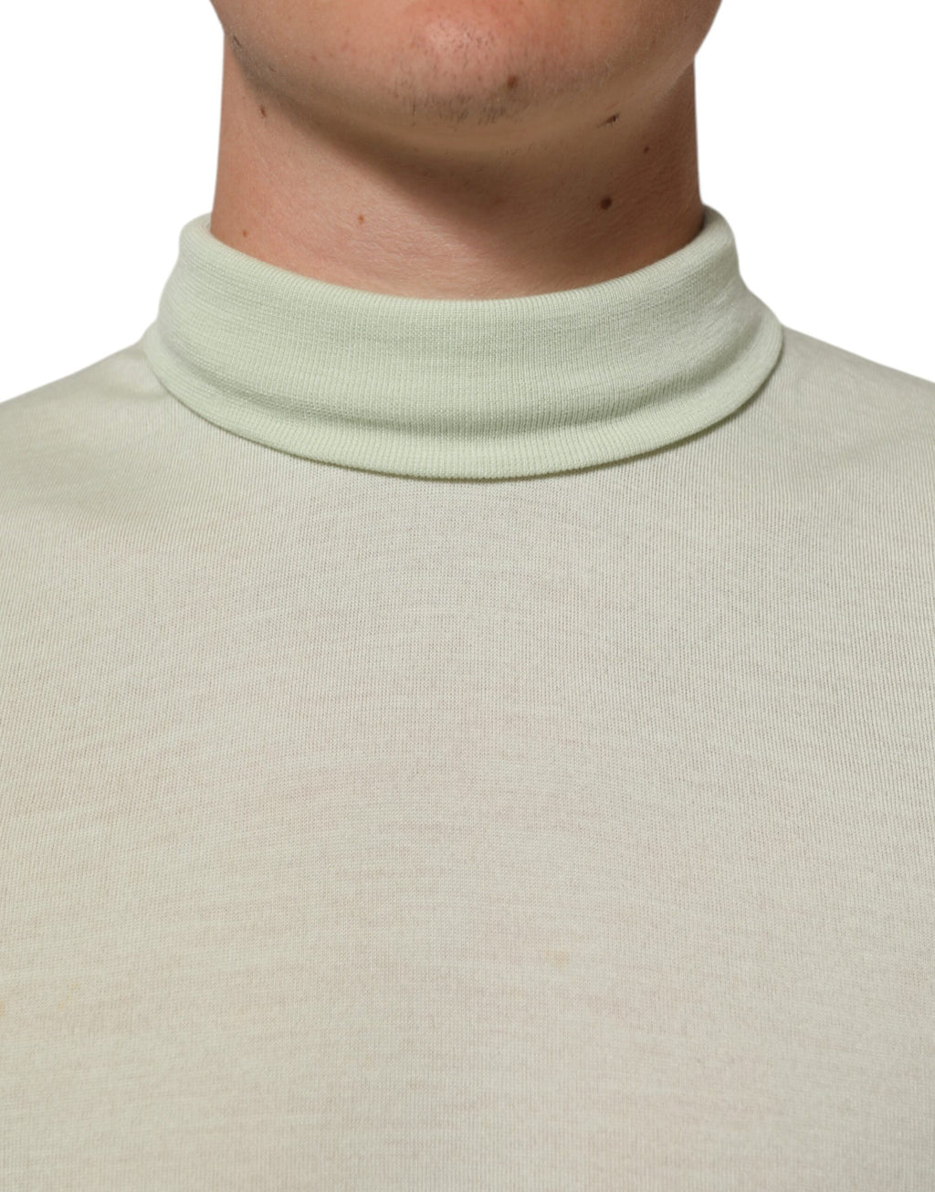 Pull-over Dolce & Gabbana Light Green avec logo en col roulé, pull en laine élégant et confortable.