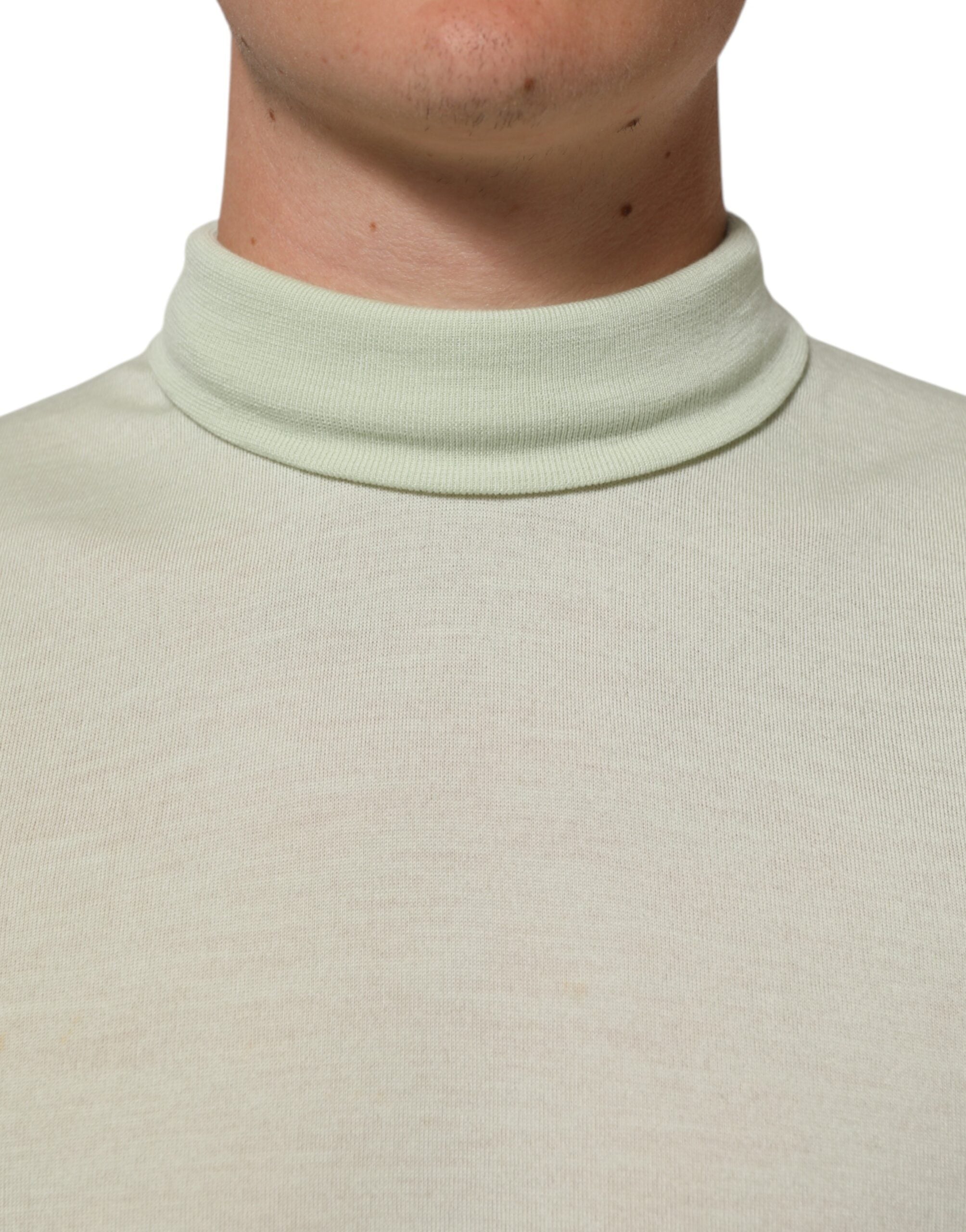 Pull-over Dolce & Gabbana Light Green avec logo en col roulé, pull en laine élégant et confortable.