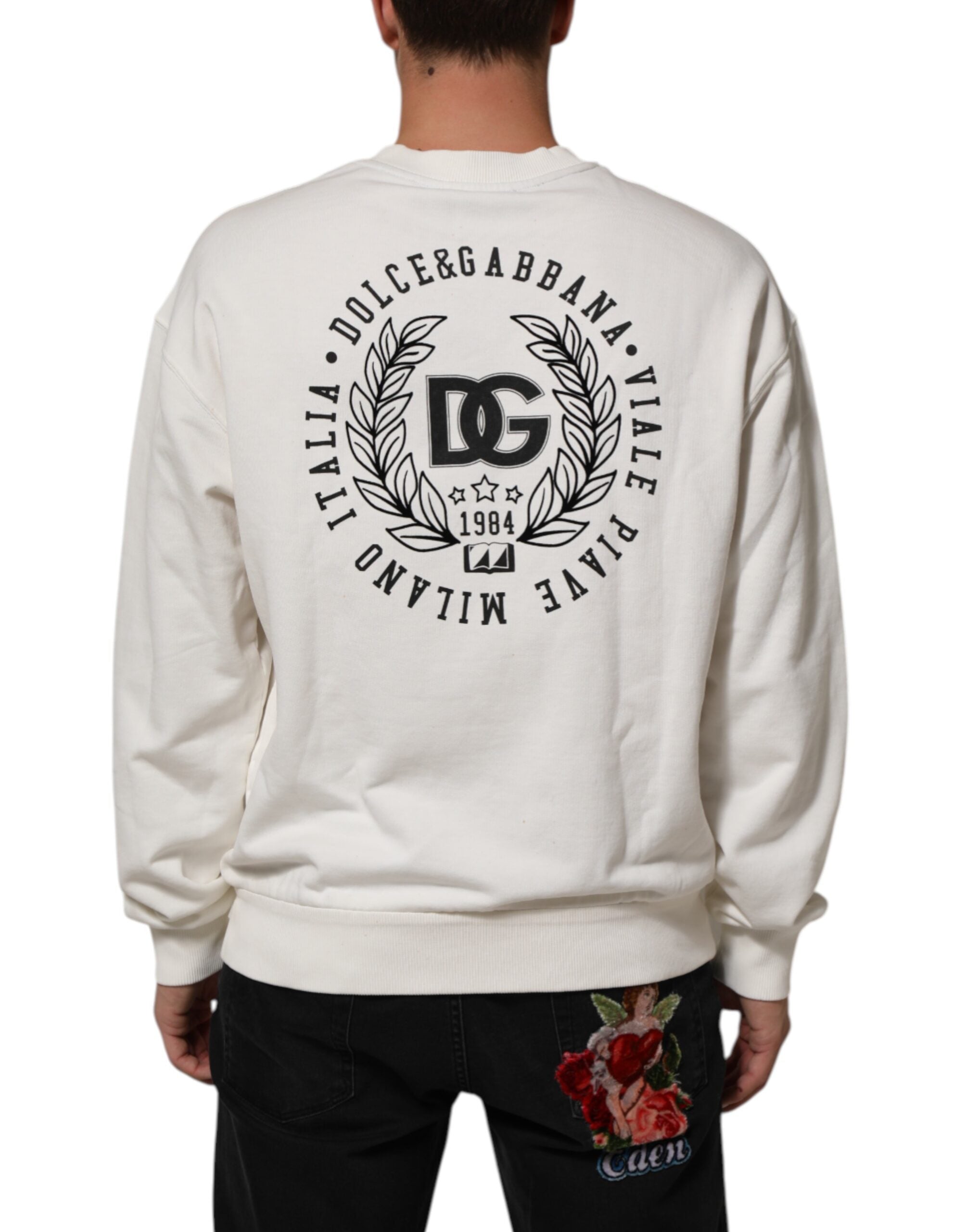Sweat-shirt blanc Dolce & Gabbana avec logo DG, col rond, en coton, porté sur un mannequin.
