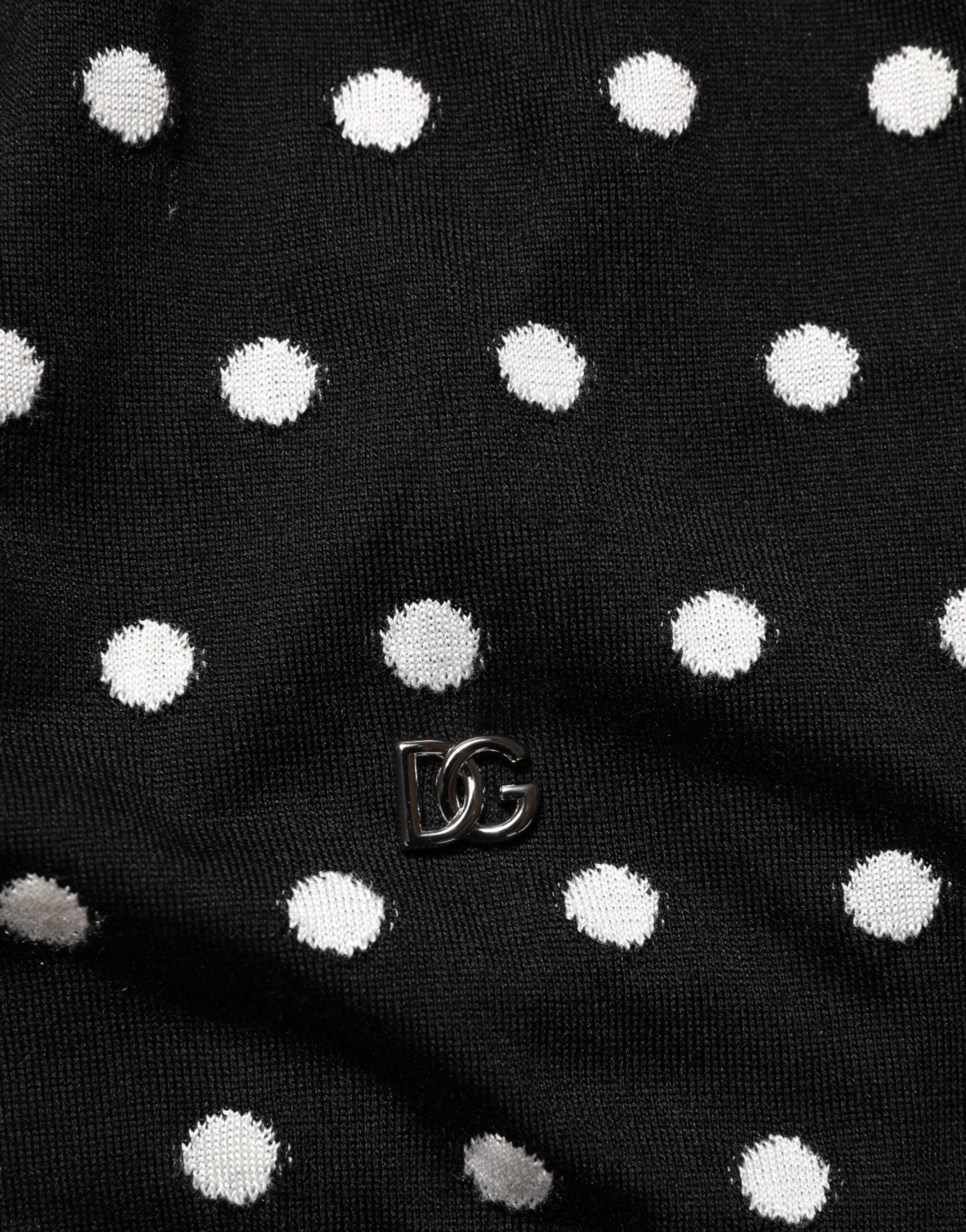 Pull noir et blanc à rayures et pois de Dolce & Gabbana, pull-over en V avec col en V, style élégant et décontracté.