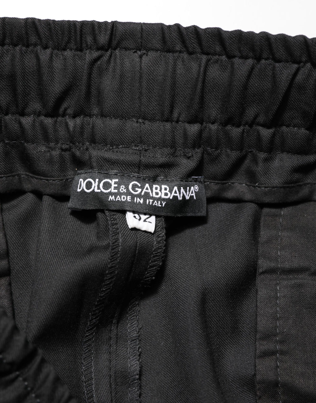 Pantalon jogging noir pour homme Dolce & Gabbana avec cordon de serrage, tissu confortable et style décontracté.
