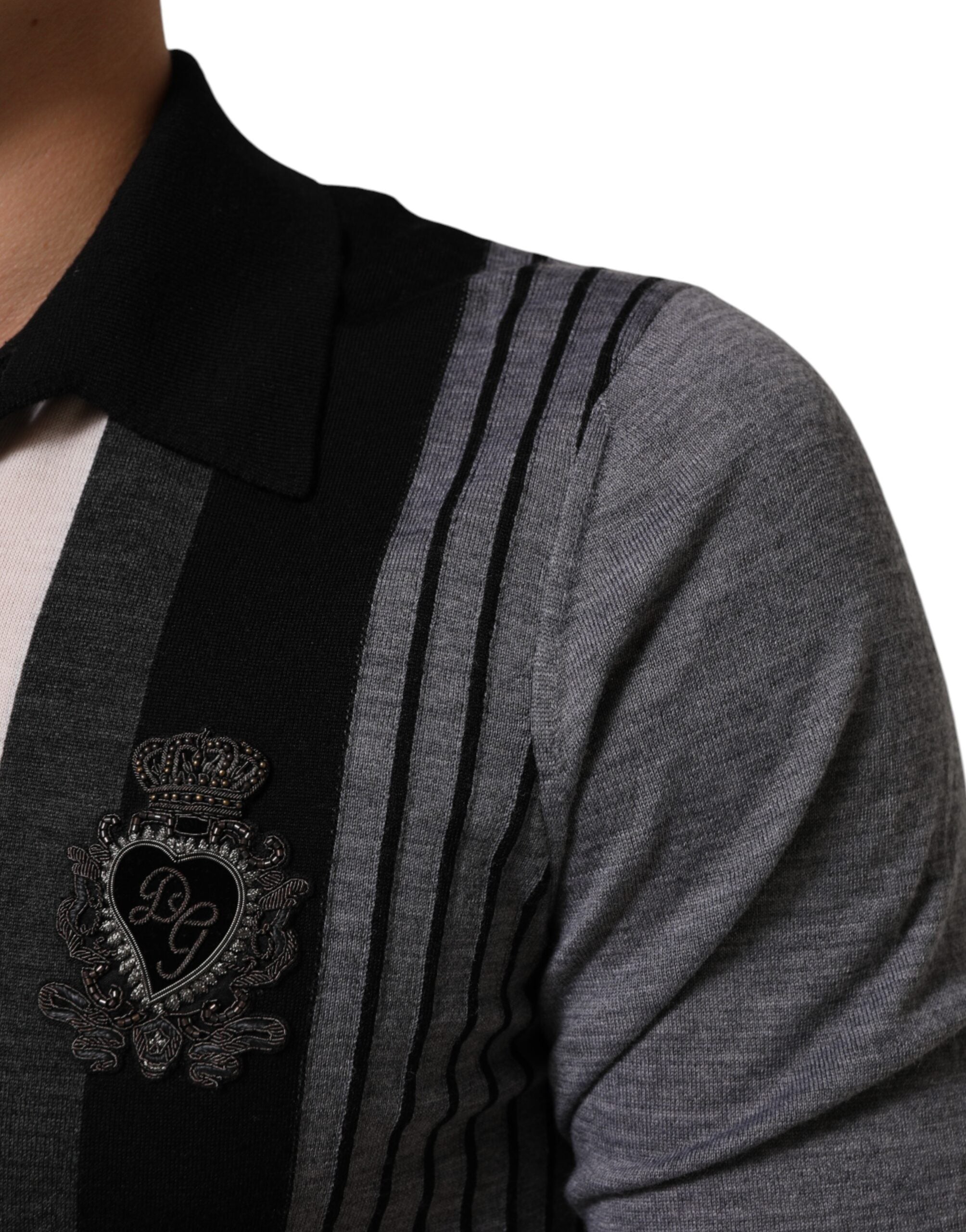 T-shirt polo noir et blanc à pois Dolce & Gabbana avec col, tissu léger et style élégant pour homme.