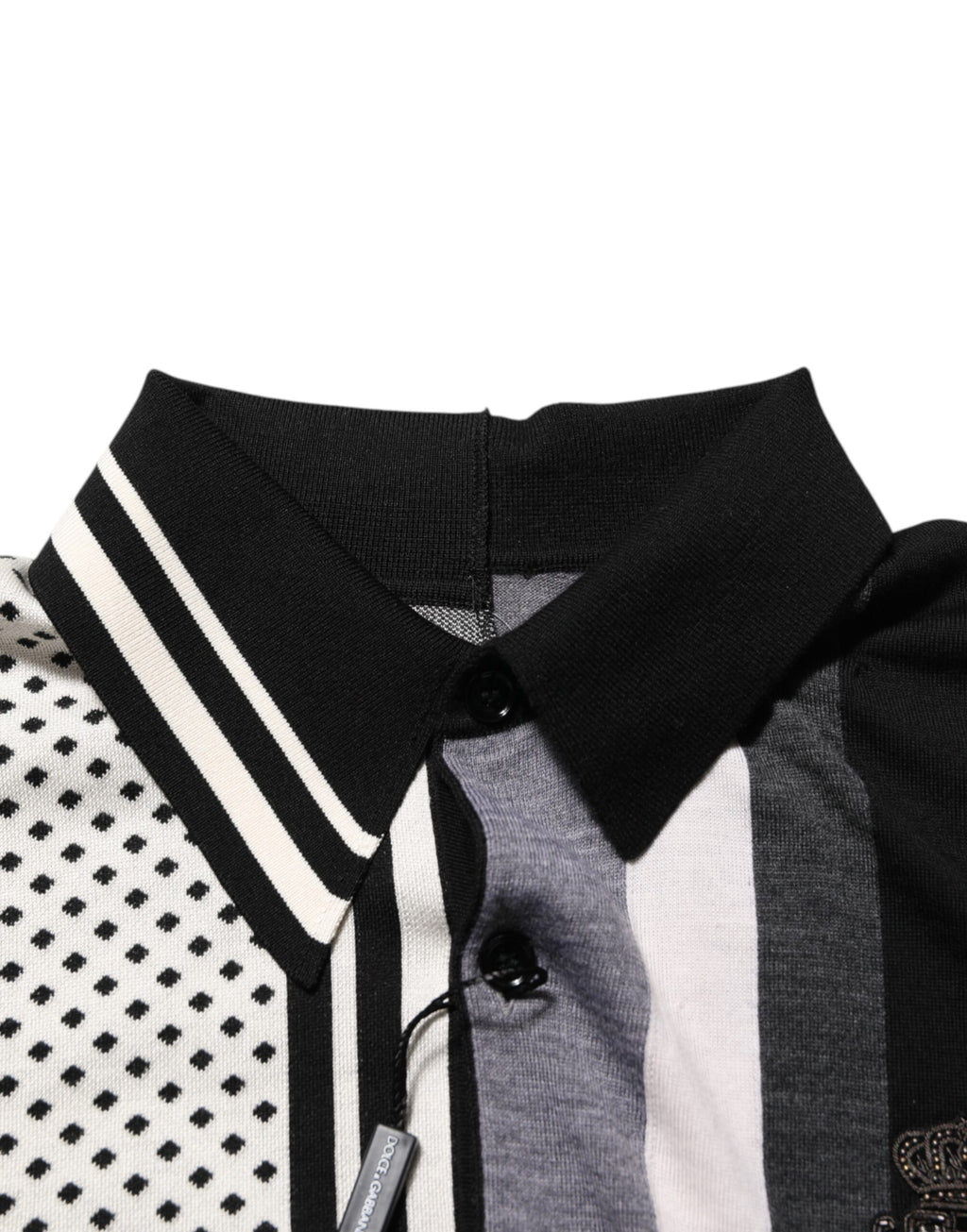T-shirt polo à pois noir et blanc avec col de marque Dolce & Gabbana, élégant et décontracté pour homme.