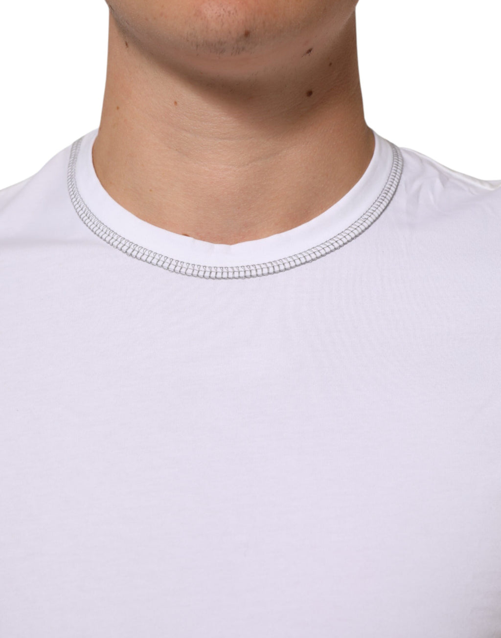 T-shirt blanc pour homme en coton Dolce & Gabbana avec col rond, sous-vêtements masculins élégants et confortables.