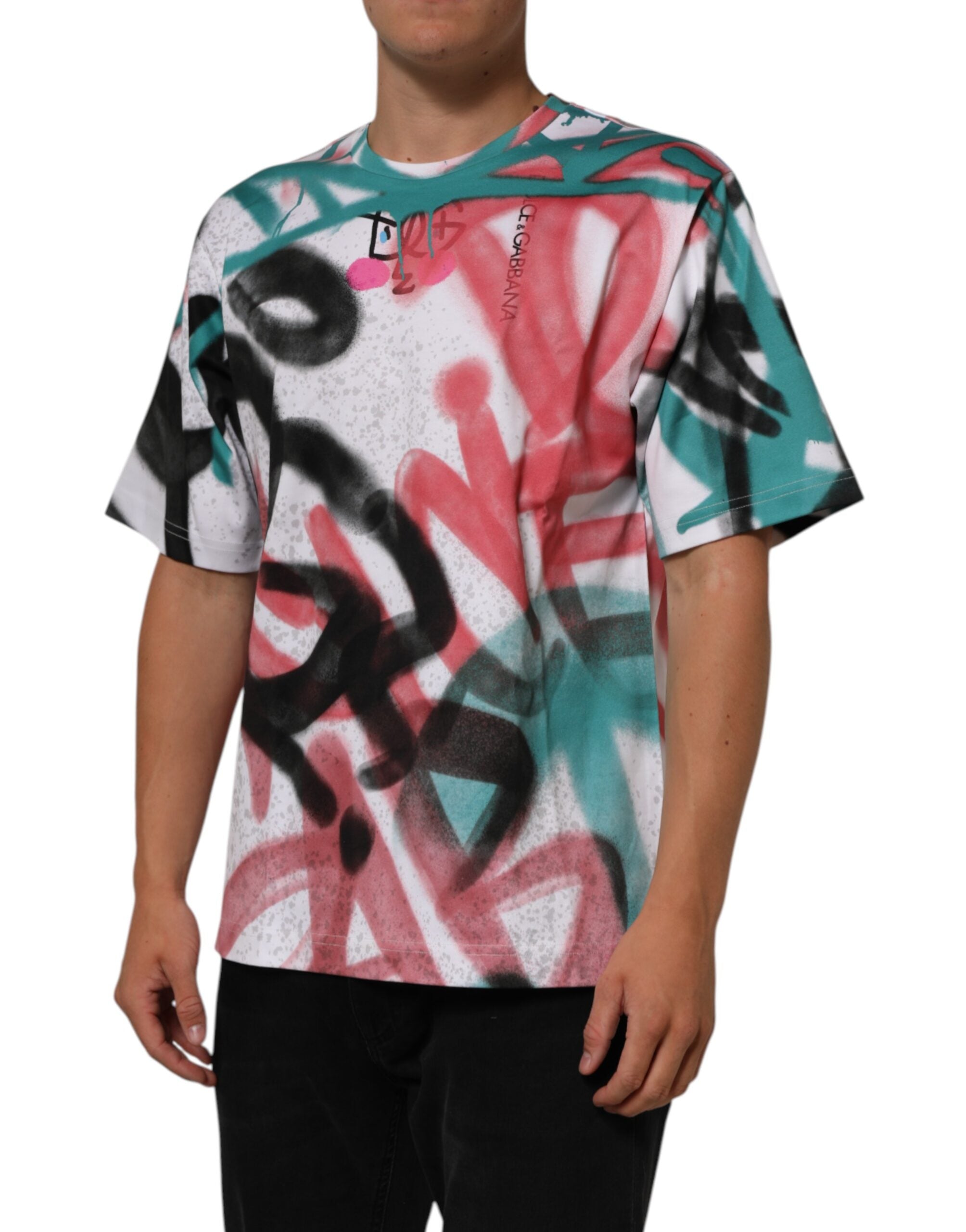 T-shirt blanc Dolce & Gabbana à col rond avec motif graffiti, manches courtes, style décontracté et tendance.