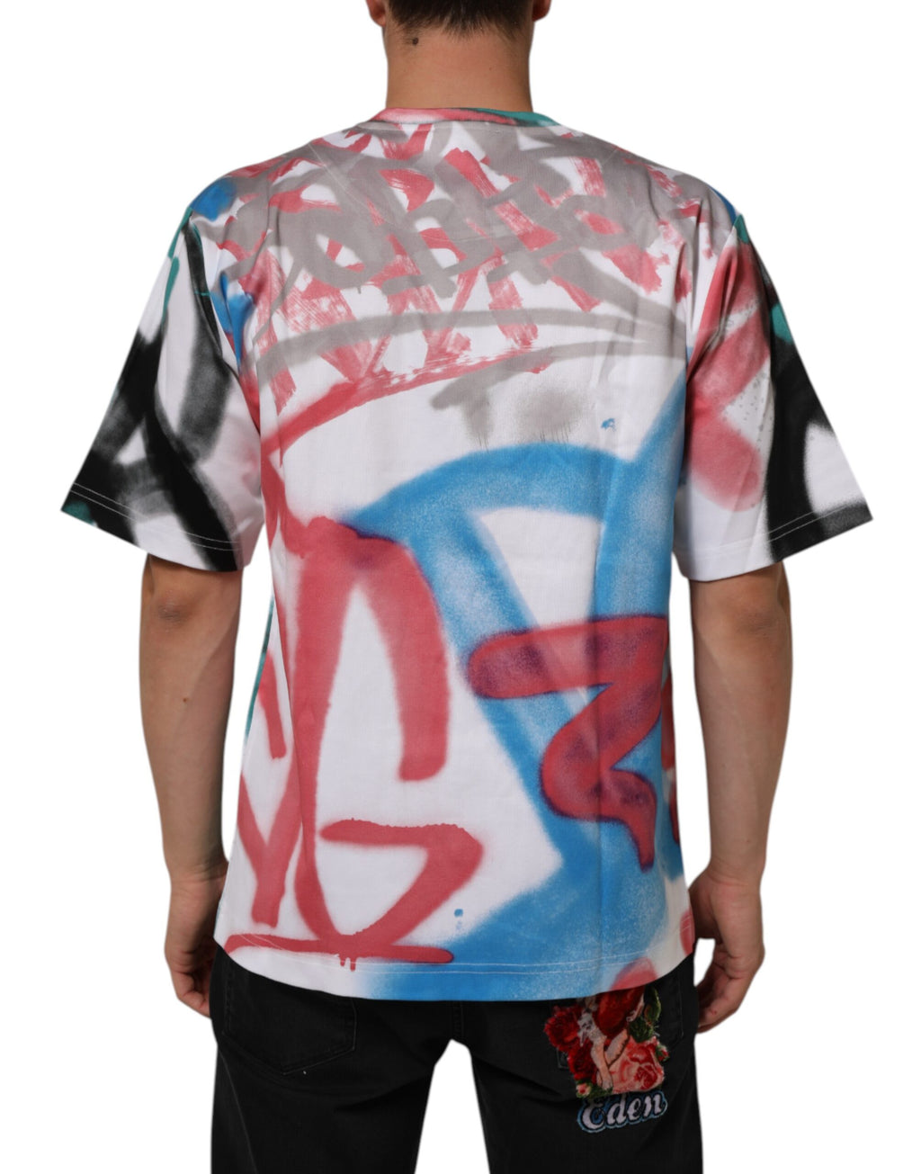 T-shirt blanc Dolce & Gabbana à col rond et manches courtes avec graffiti, style décontracté et tendance.