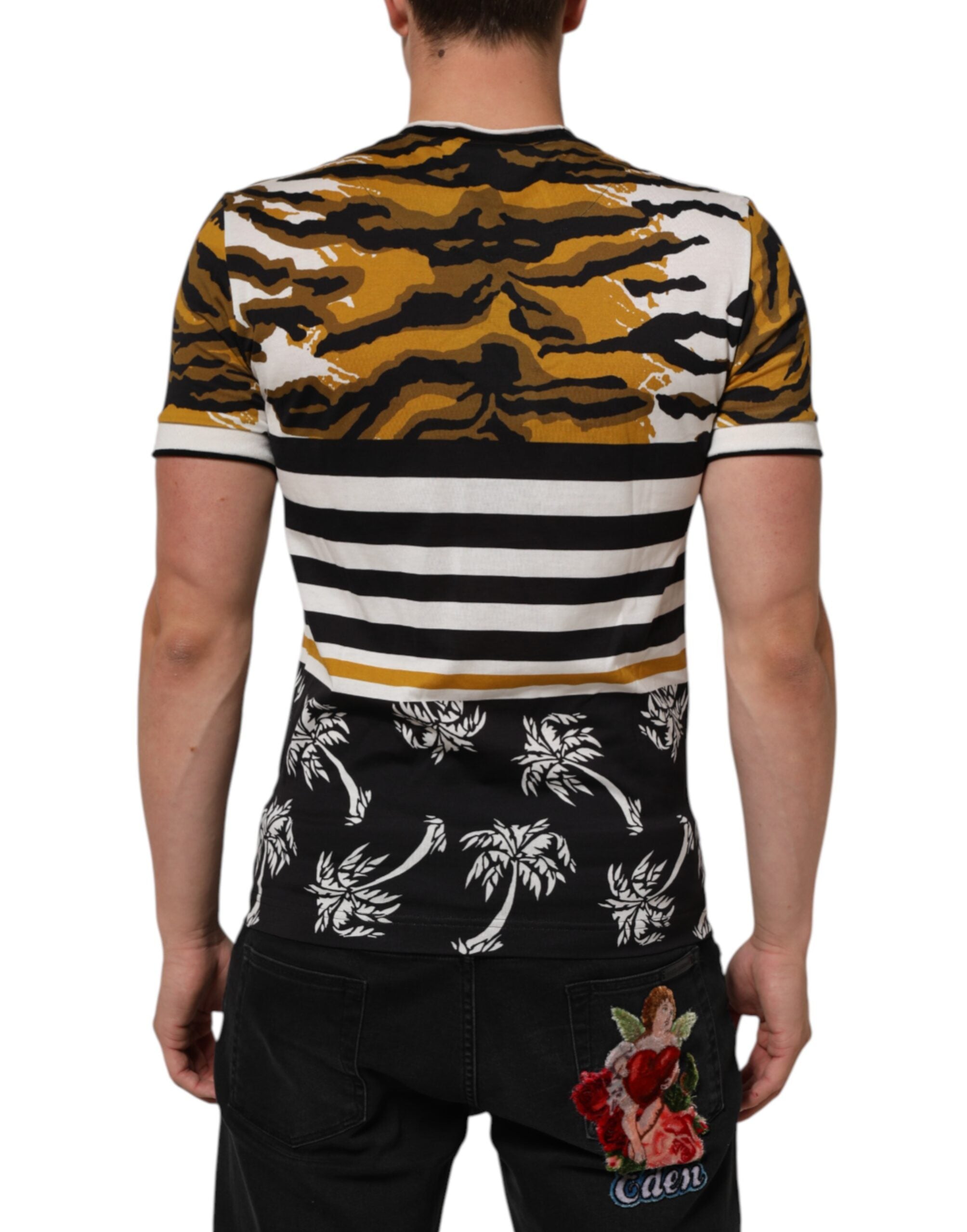T-shirt homme Dolce & Gabbana à col rond, motif léopard multicolore et palmiers, style décontracté et tendance.