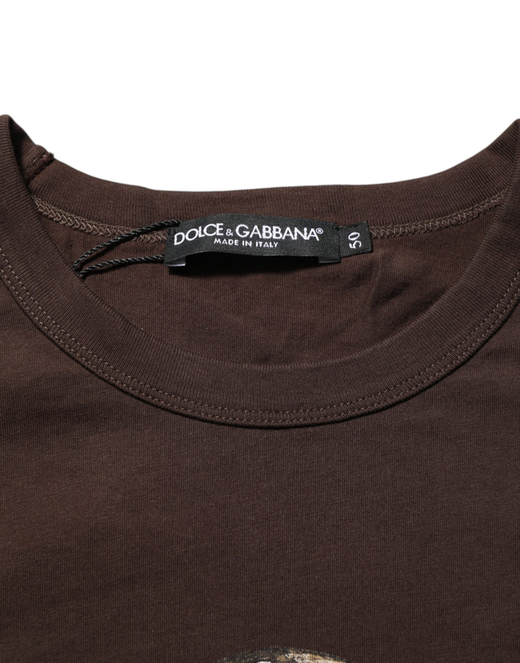 T-shirt homme Dolce & Gabbana marron avec motif de laurier et pièces de monnaie, col ras du cou, style décontracté.