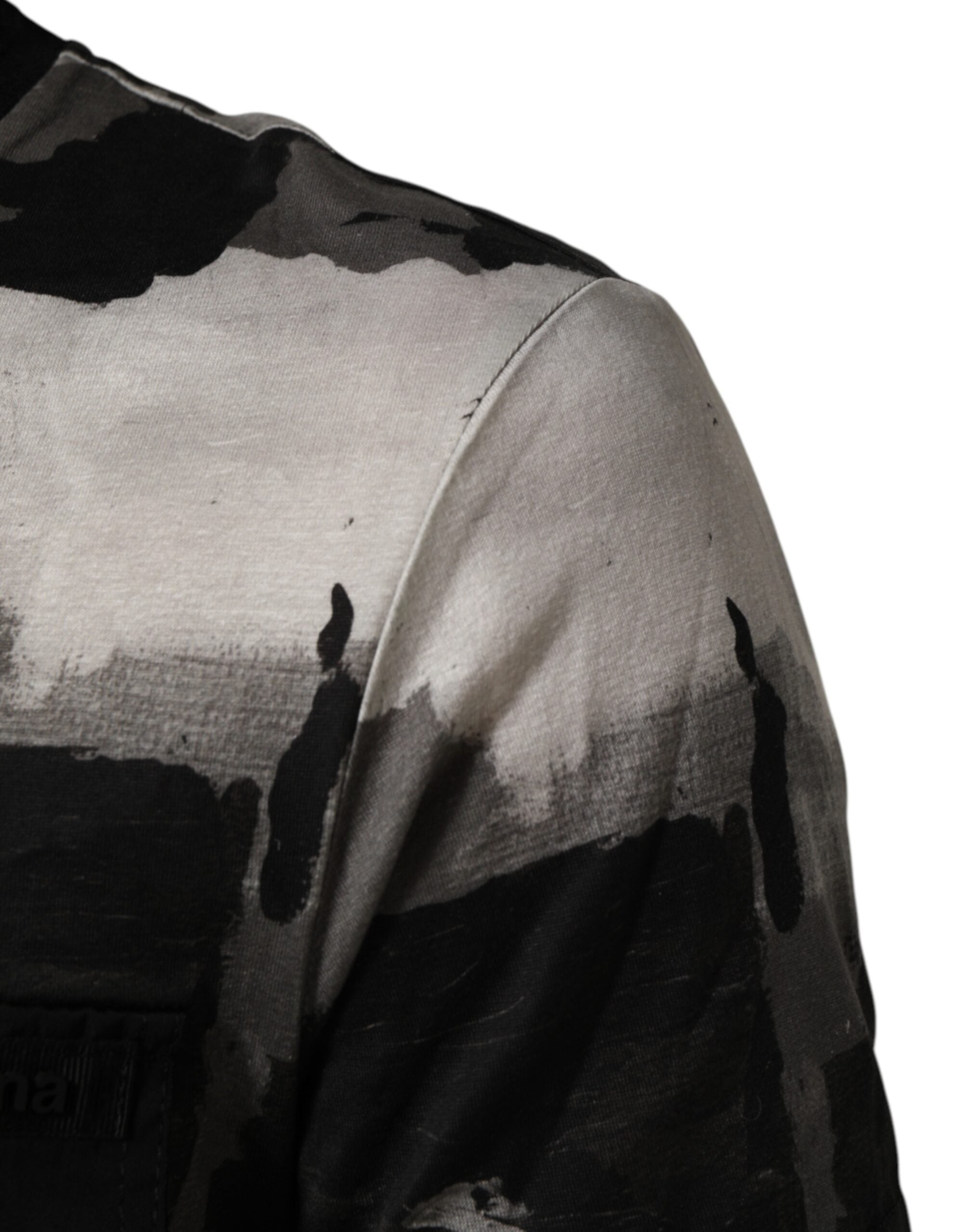 T-shirt homme à manches courtes Dolce & Gabbana à camouflage multicolore, style tendance et design moderne.
