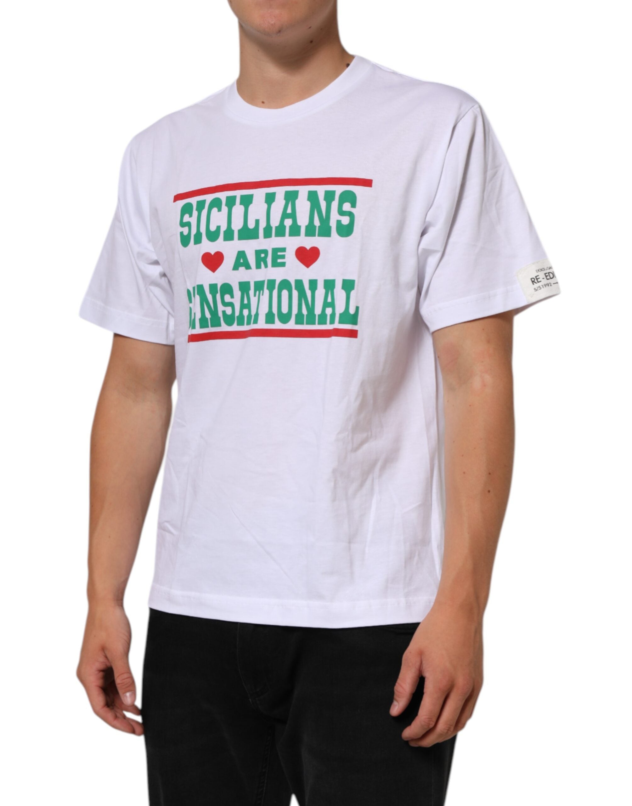 T-shirt blanc Dolce & Gabbana en coton avec impression graphique, col rond et design moderne visible sur l'image.