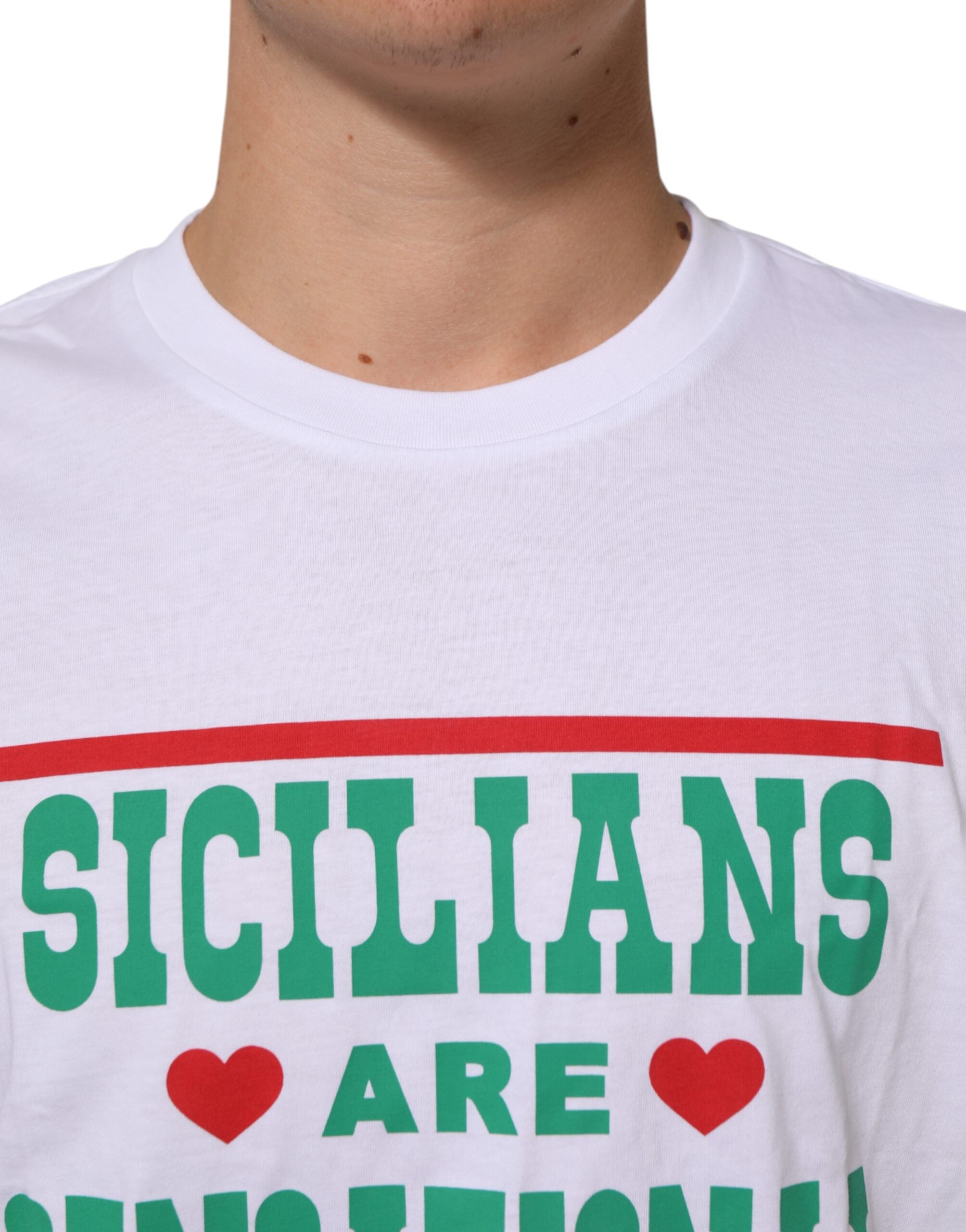 T-shirt blanc en coton Dolce & Gabbana avec imprimé graphique, col rond, mode décontractée et design moderne.