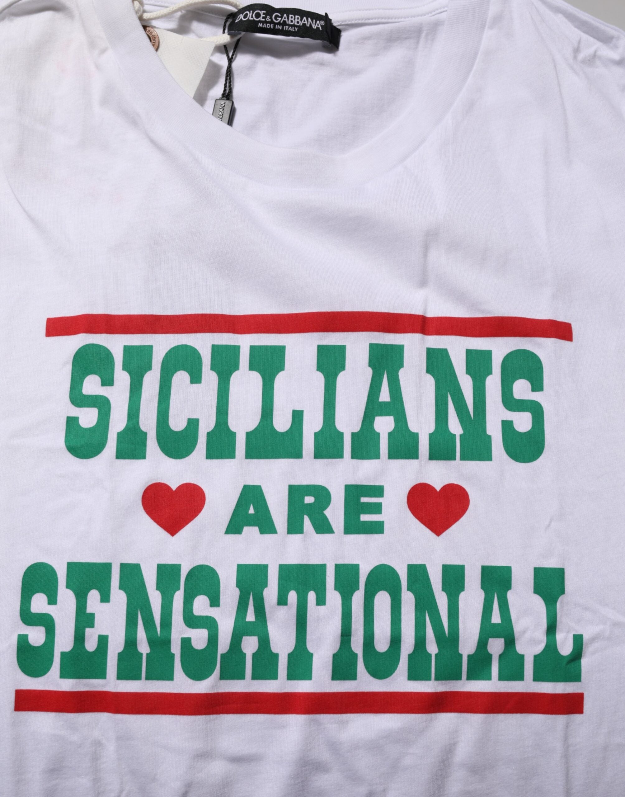 T-shirt blanc en coton Dolce & Gabbana avec impression graphique, col rond, style décontracté et moderne.