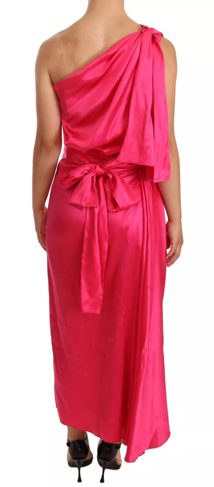 Robe rose en soie Dolce & Gabbana à coupe ajustée, nœud en satin et épaules ouvertes, élégante et féminine.