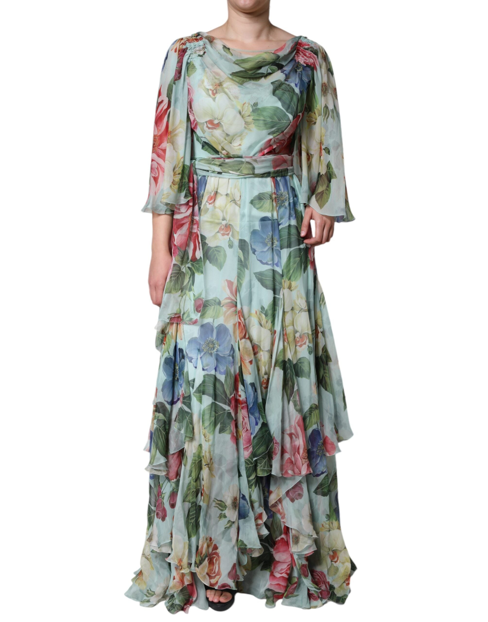 Robe longue à fleurs bleues Dolce & Gabbana avec jupe à plusieurs couches et silhouette fluide.