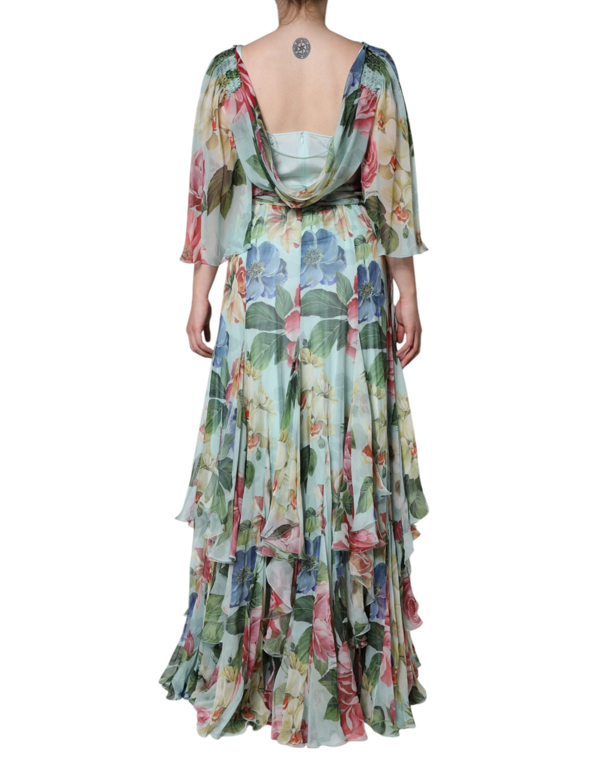 Robe longue à fleurs bleues Dolce & Gabbana avec jupe en couches, style élégant et fluide.