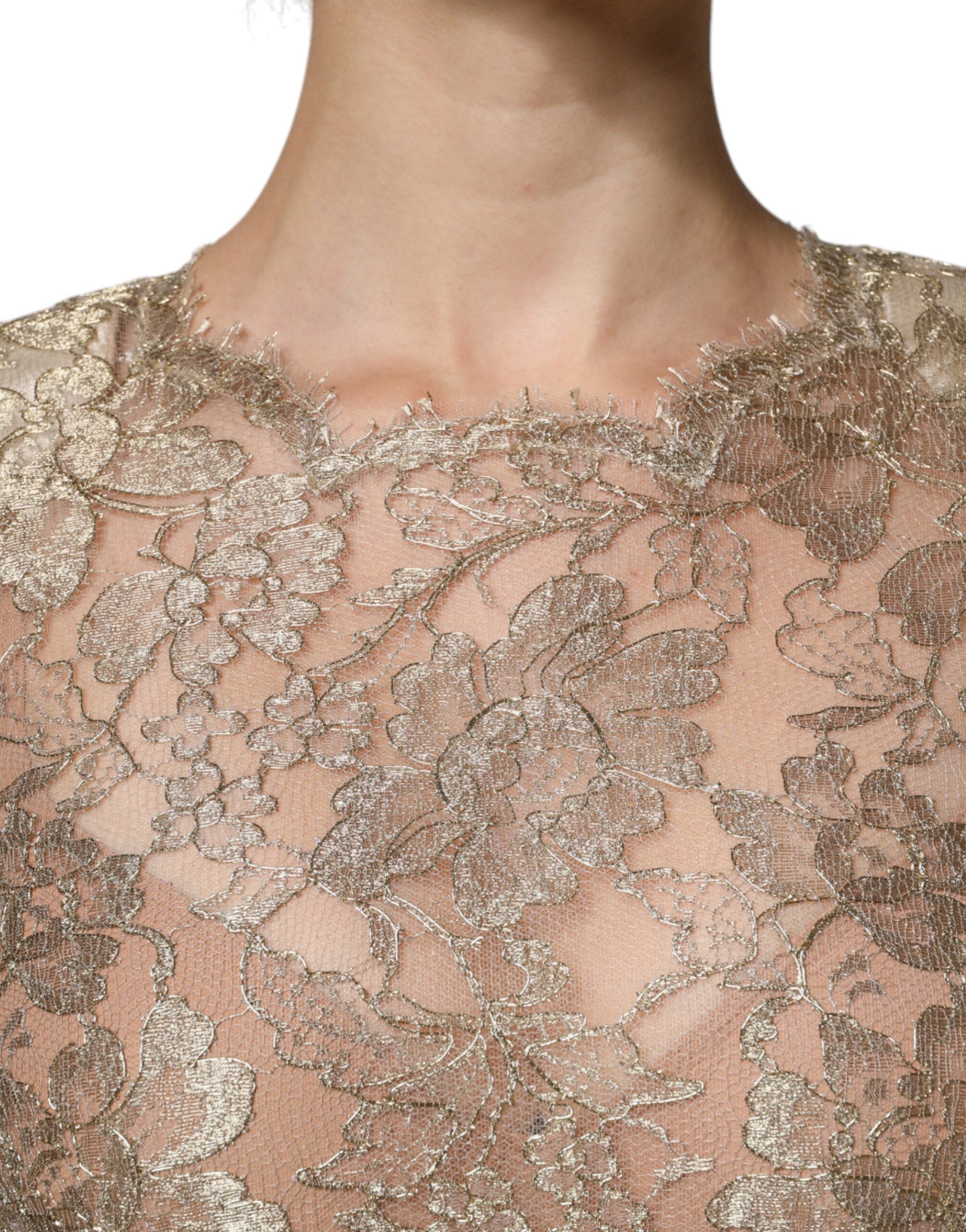 Robe courte dorée à fleurs en dentelle Dolce & Gabbana, coupe évasée en ligne A, élégante et sophistiquée.