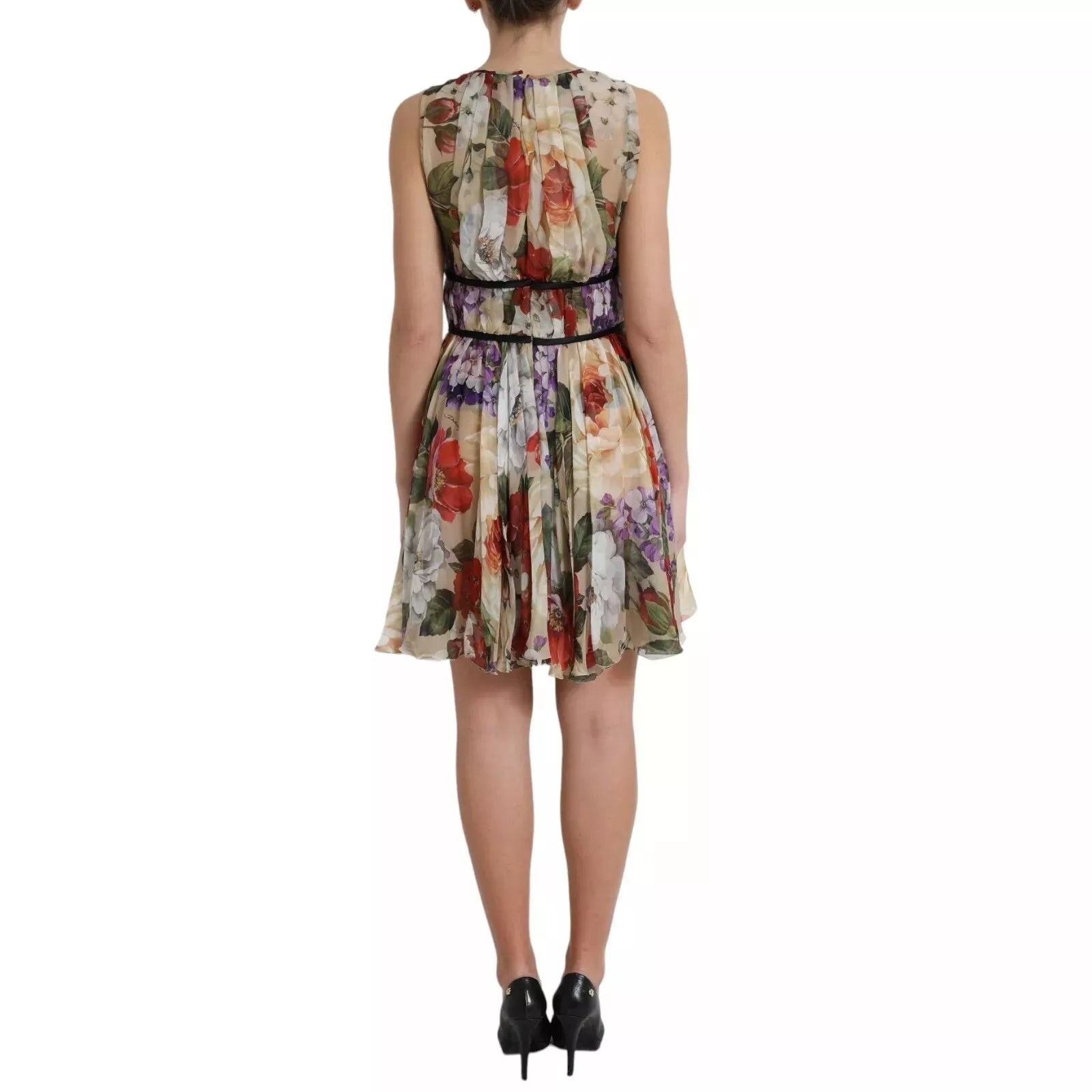 Robe courte beige à fleurs sans manches de Dolce & Gabbana, coupe en ligne A, style élégant et floral.