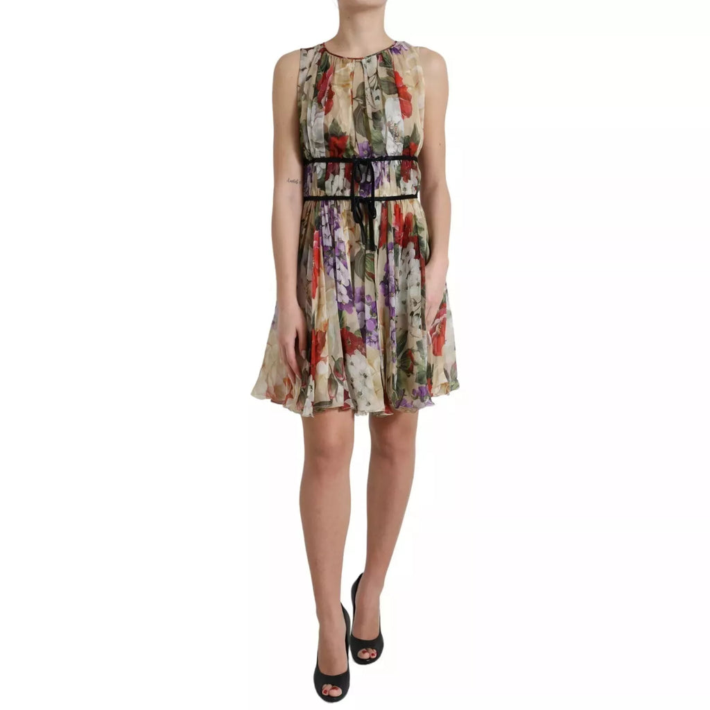 Robe courte beige à fleurs sans manches de Dolce & Gabbana, style A-line, légère et élégante.