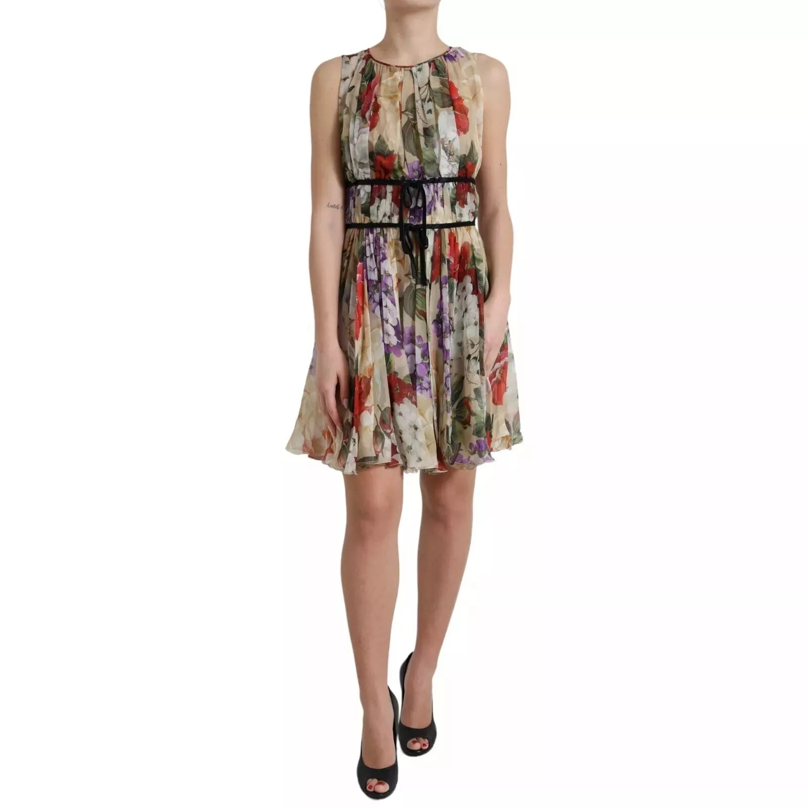 Robe courte beige à fleurs sans manches de Dolce & Gabbana, style A-line, légère et élégante.