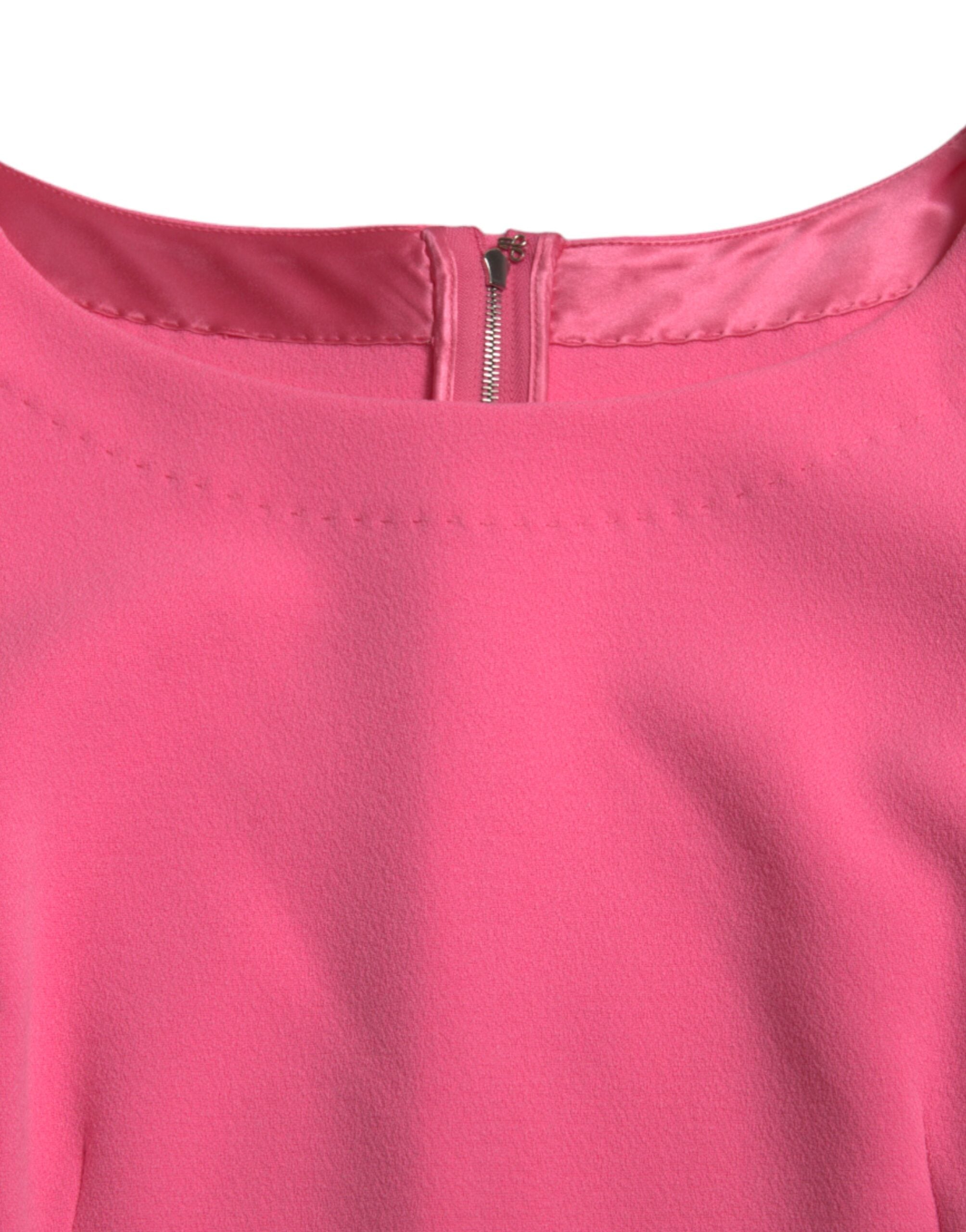 Robe midi en polyester rose à manches longues de Dolce & Gabbana, coupe ajustée et élégante, vue de face.