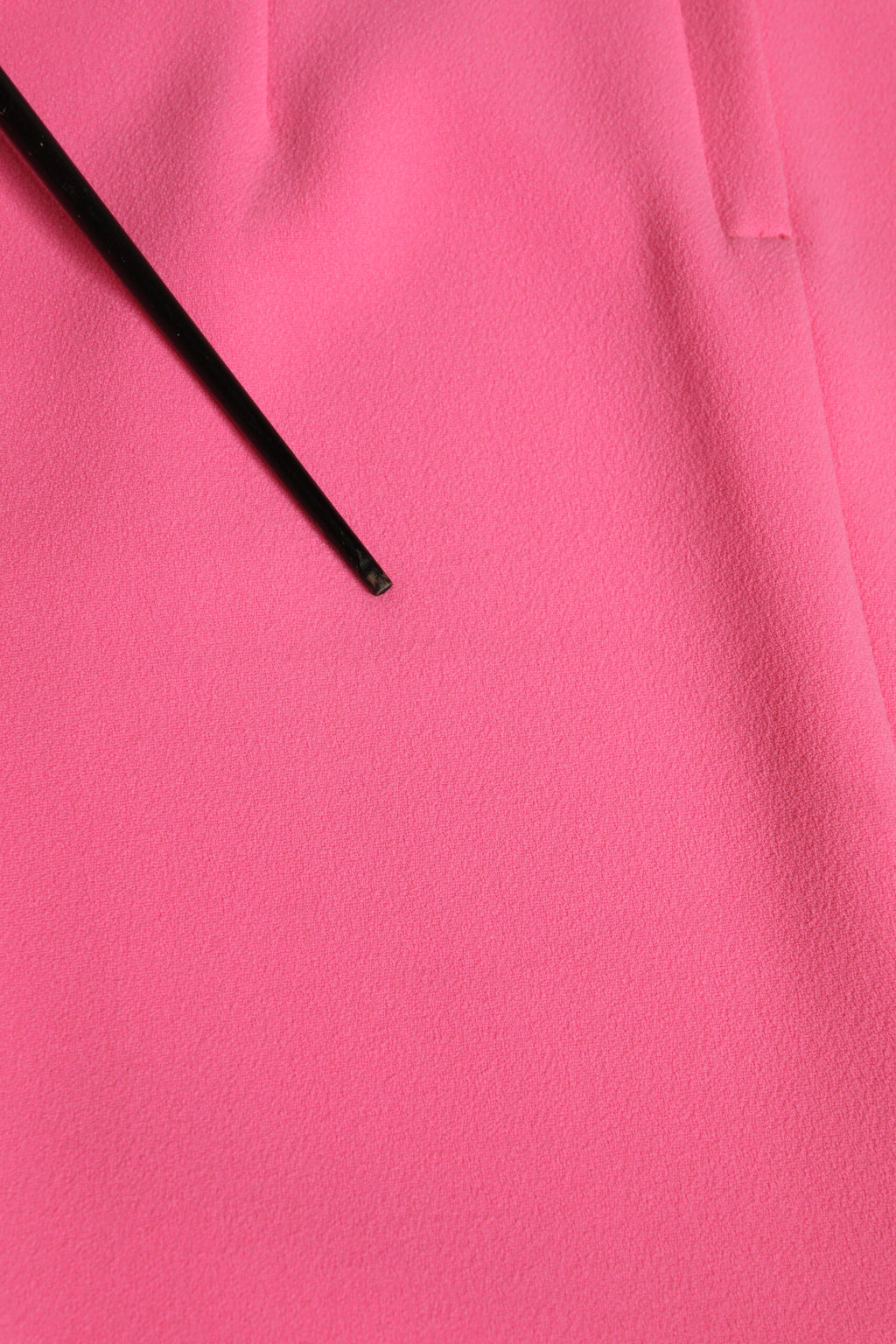Robe midi en polyester rose à manches longues de la marque Dolce & Gabbana, coupe ajustée et élégante.