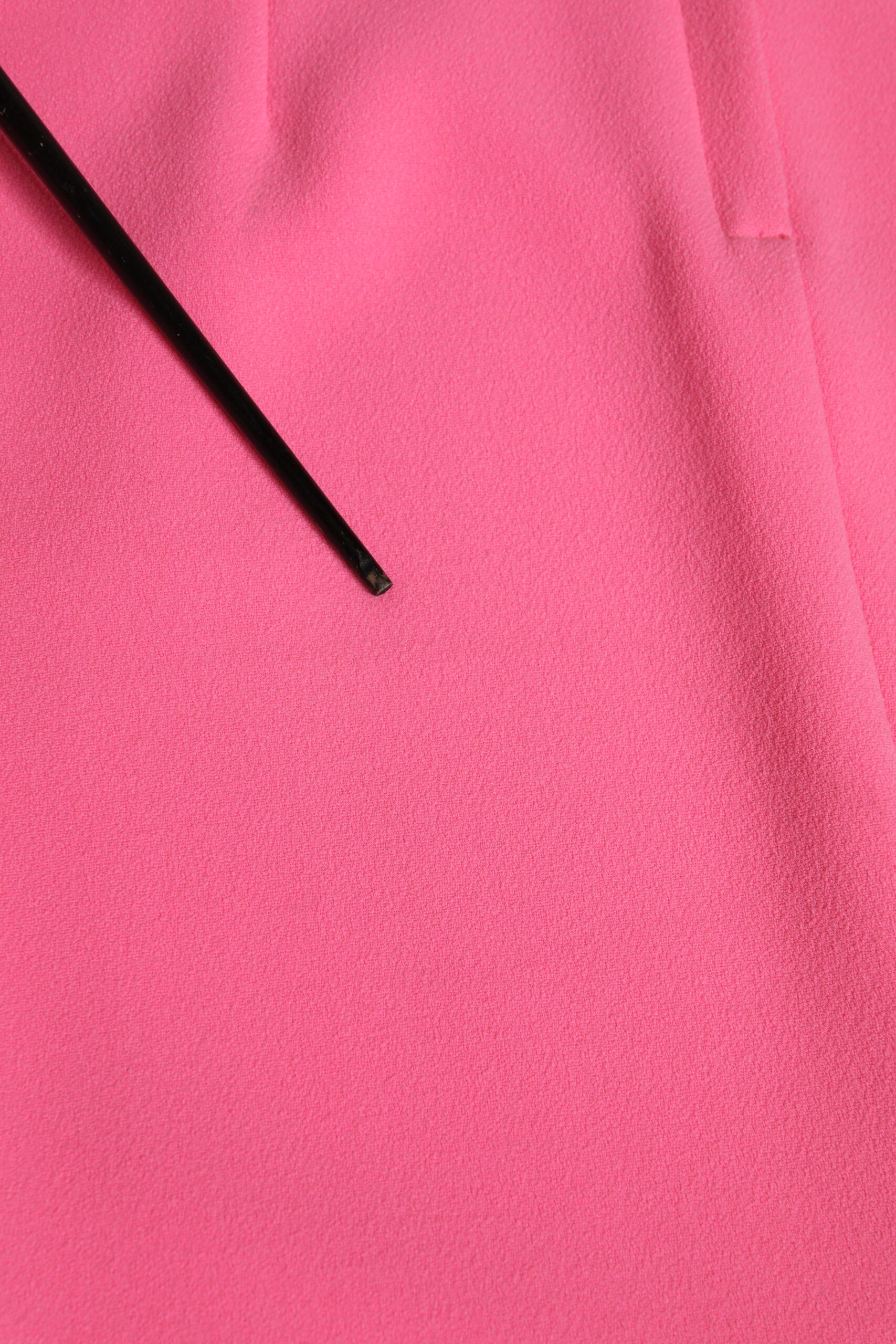 Robe midi en polyester rose à manches longues de la marque Dolce & Gabbana, coupe ajustée et élégante.