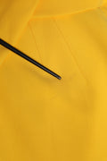 Robe drapée jaune à une épaule et fente latérale, robe de soirée Dolce & Gabbana, tissu fluide et élégant.