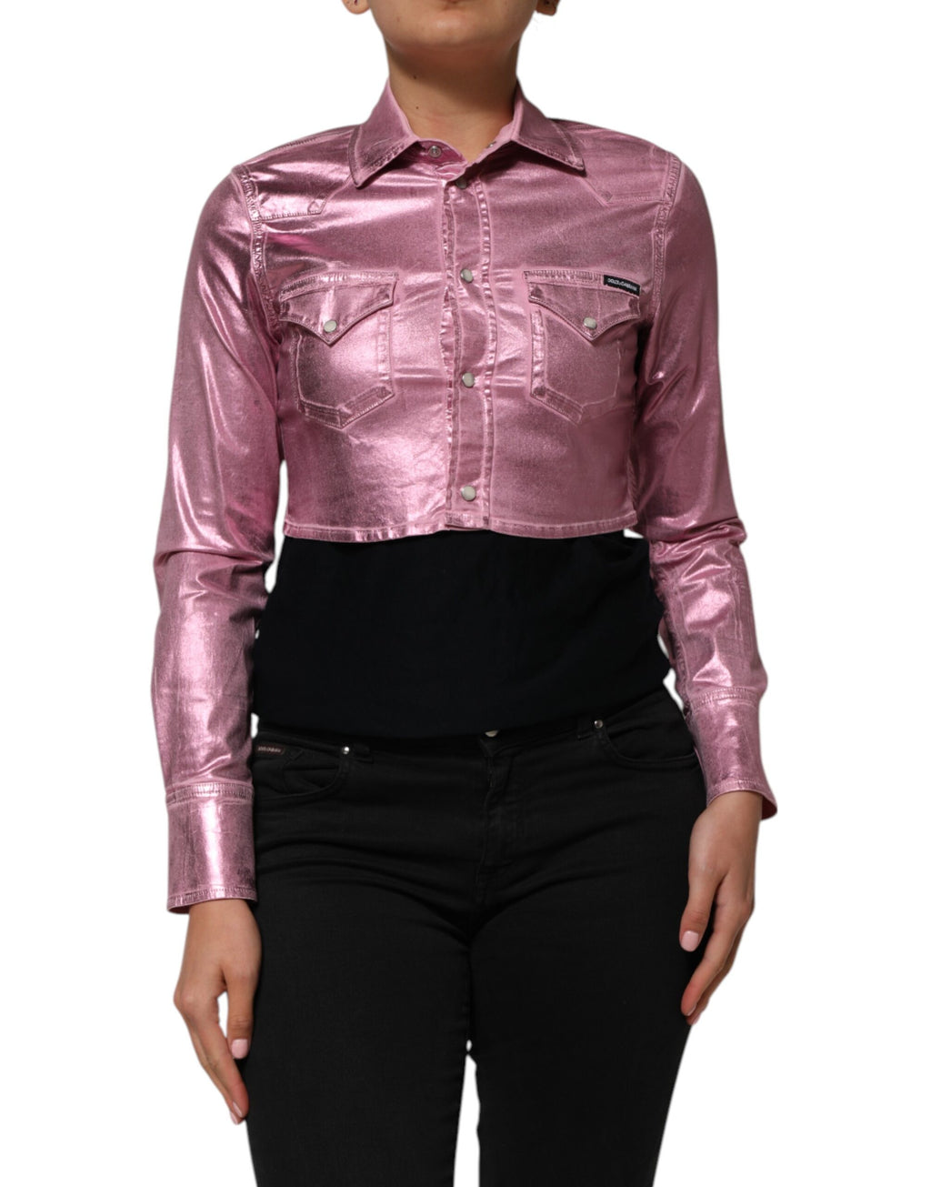 Veste courte en coton stretch rose Dolce & Gabbana avec col, visible sur une mannequin.