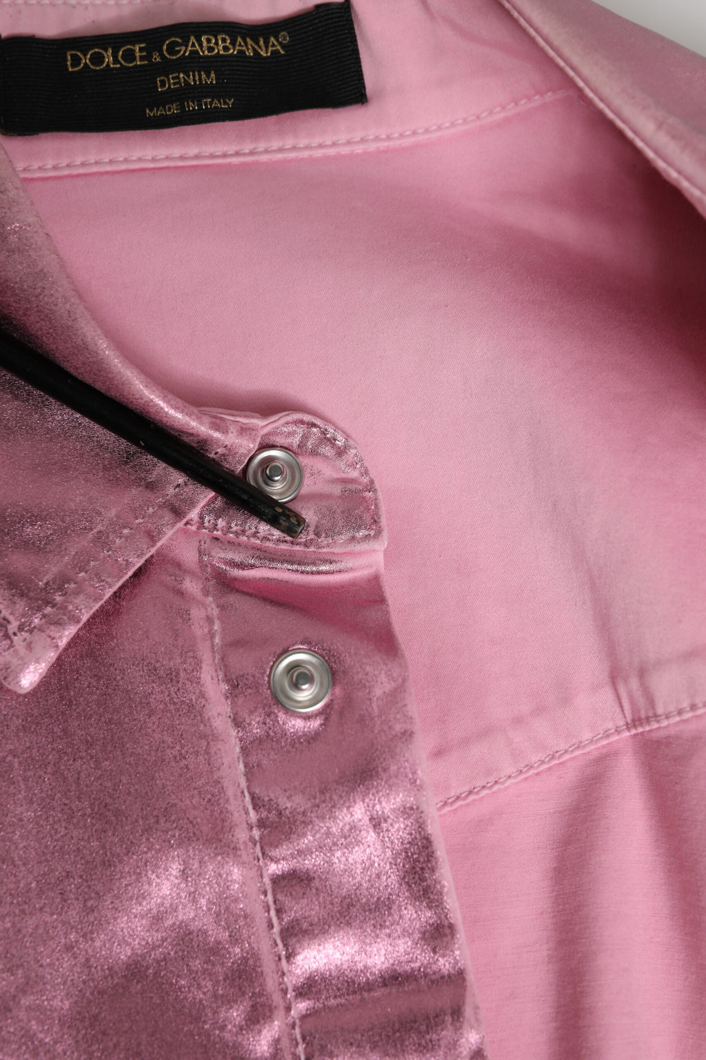 Veste courte en coton stretch rose de Dolce & Gabbana avec col, affichée sur un fond neutre.