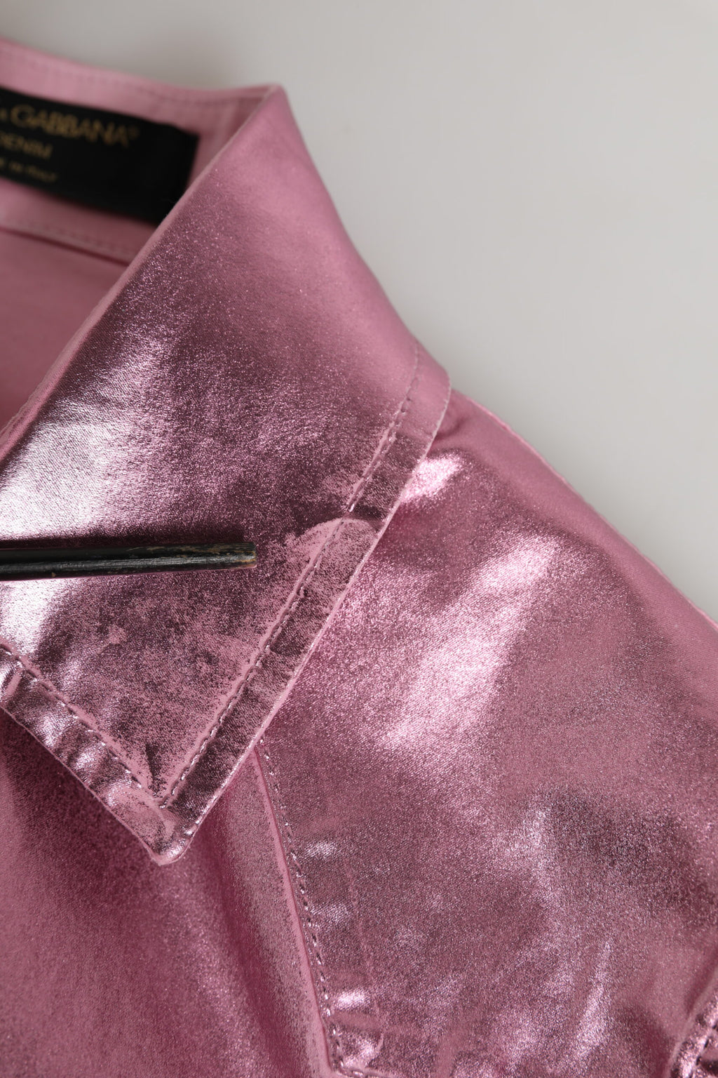 Veste courte en coton rose Dolce & Gabbana avec col, stretch et coupe ajustée, vue de face sur fond blanc.