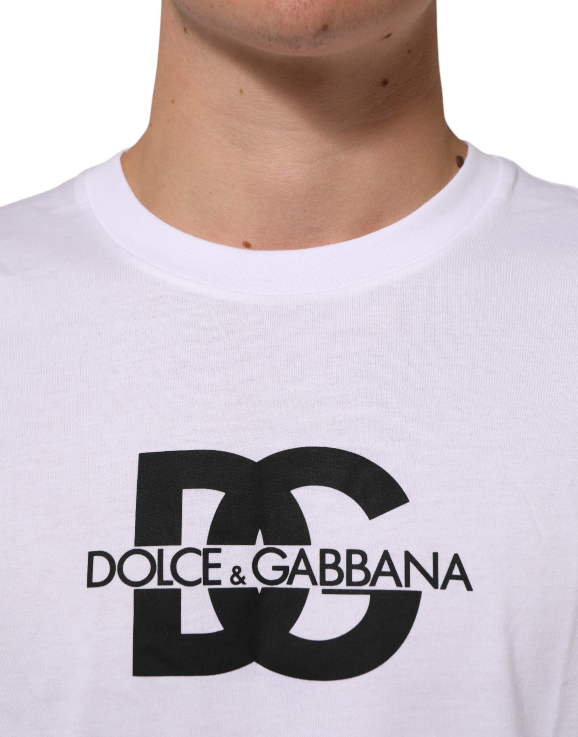T-shirt blanc pour hommes Dolce & Gabbana avec logo imprimé en coton à col rond, mode élégante et décontractée.