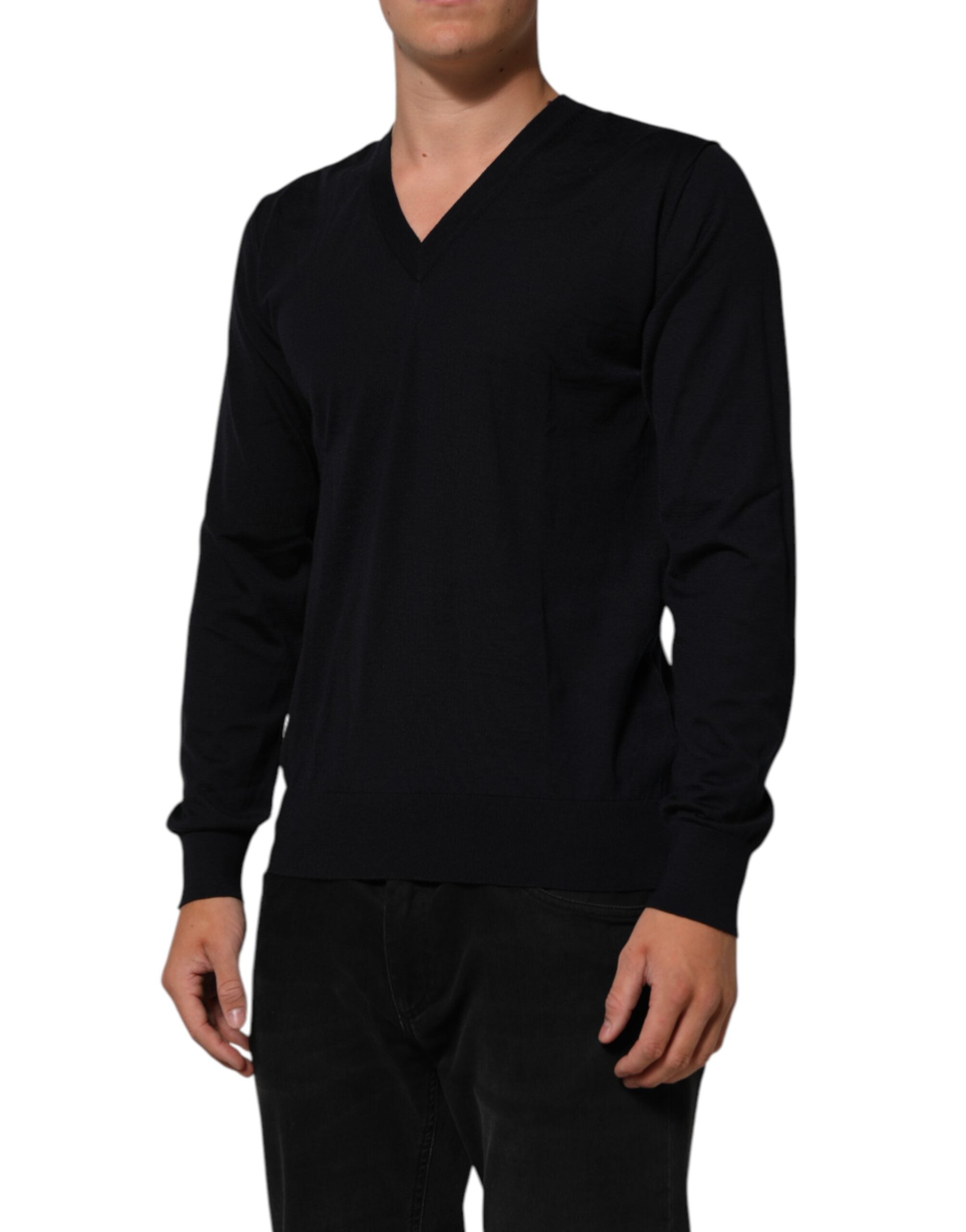 Pull en cachemire noir Dolce & Gabbana à col en V, douceur et élégance pour un style sophistiqué.
