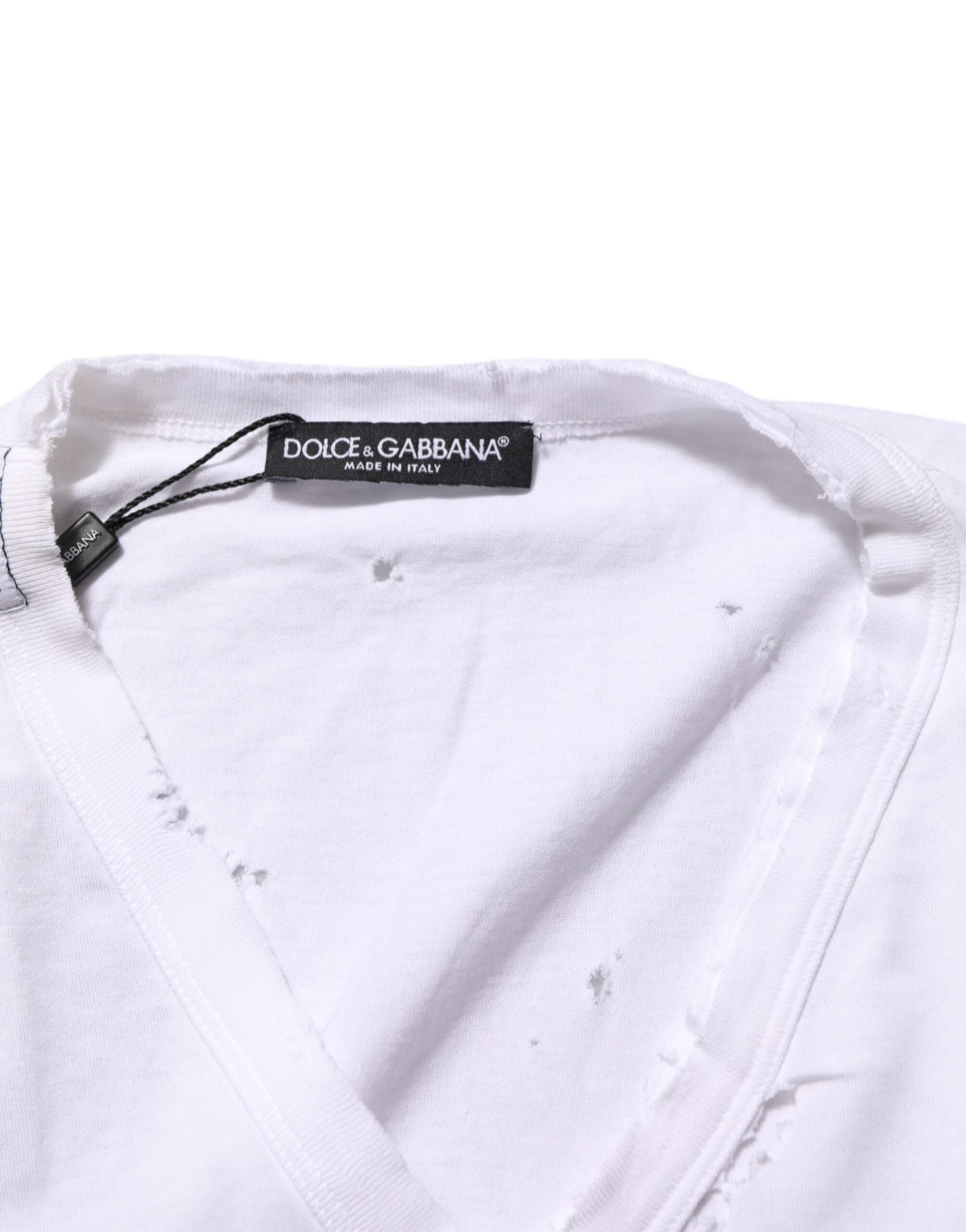 T-shirt blanc pour homme Dolce & Gabbana en coton délavé avec col en V, style décontracté et moderne.