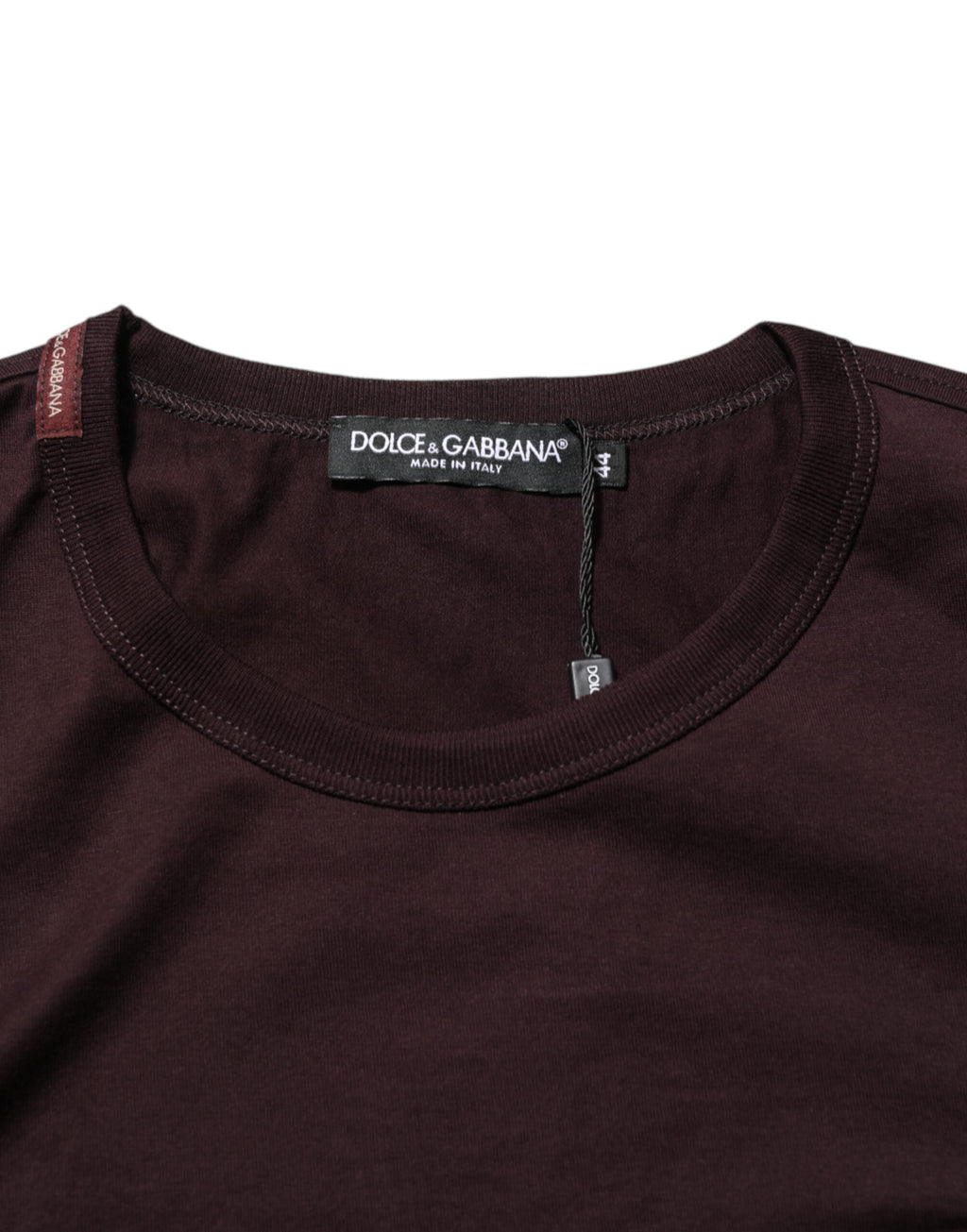 T-shirt en coton marron avec logo Dolce & Gabbana, col rond et plaque logo sur la poitrine, style décontracté et élégant.
