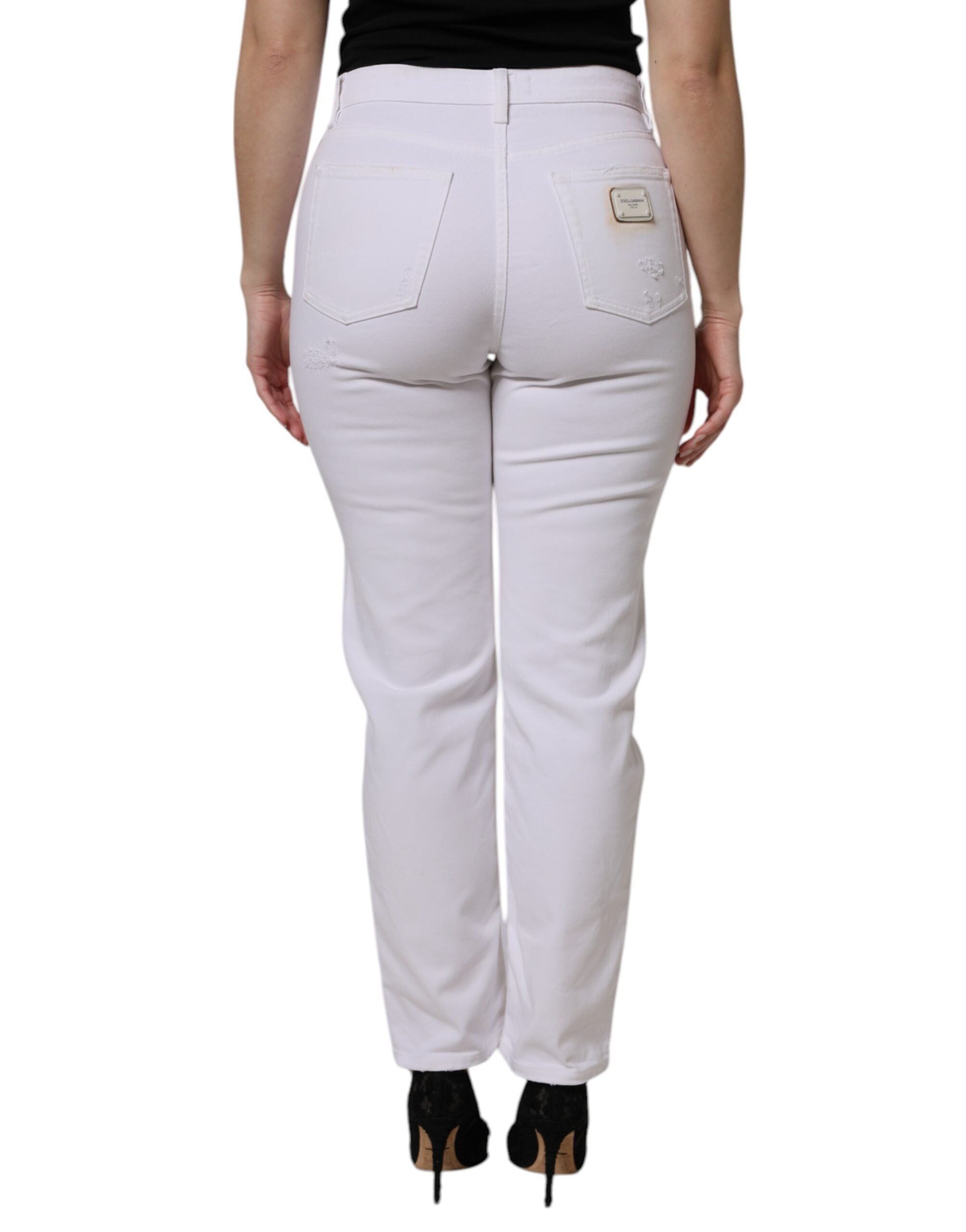 Jeans boyfriend en denim blanc Dolce & Gabbana en coton avec déchirures, style décontracté et tendance.