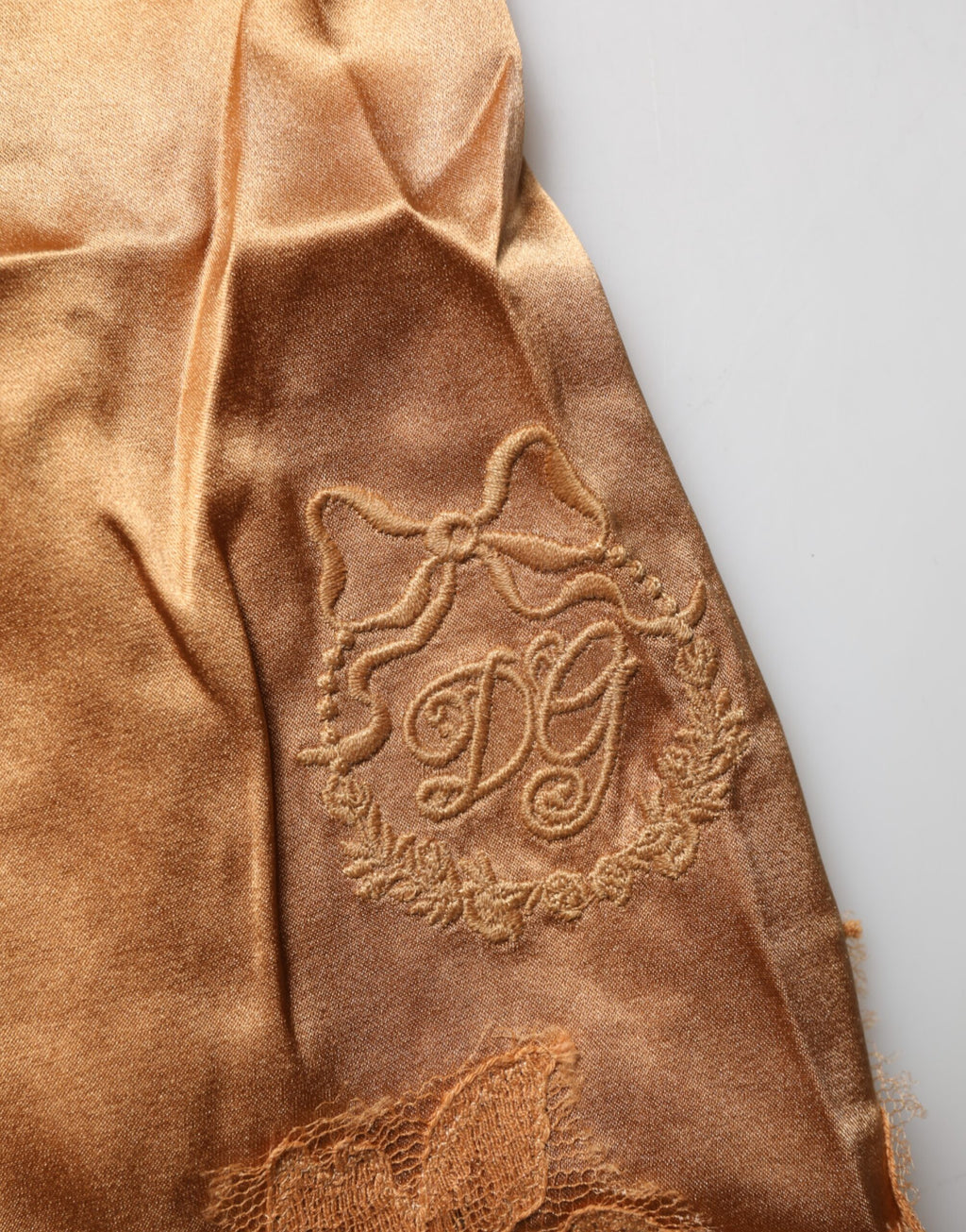 Lingerie Dolce & Gabbana en satin de soie brun avec dentelle florale, débardeur élégant pour femme.