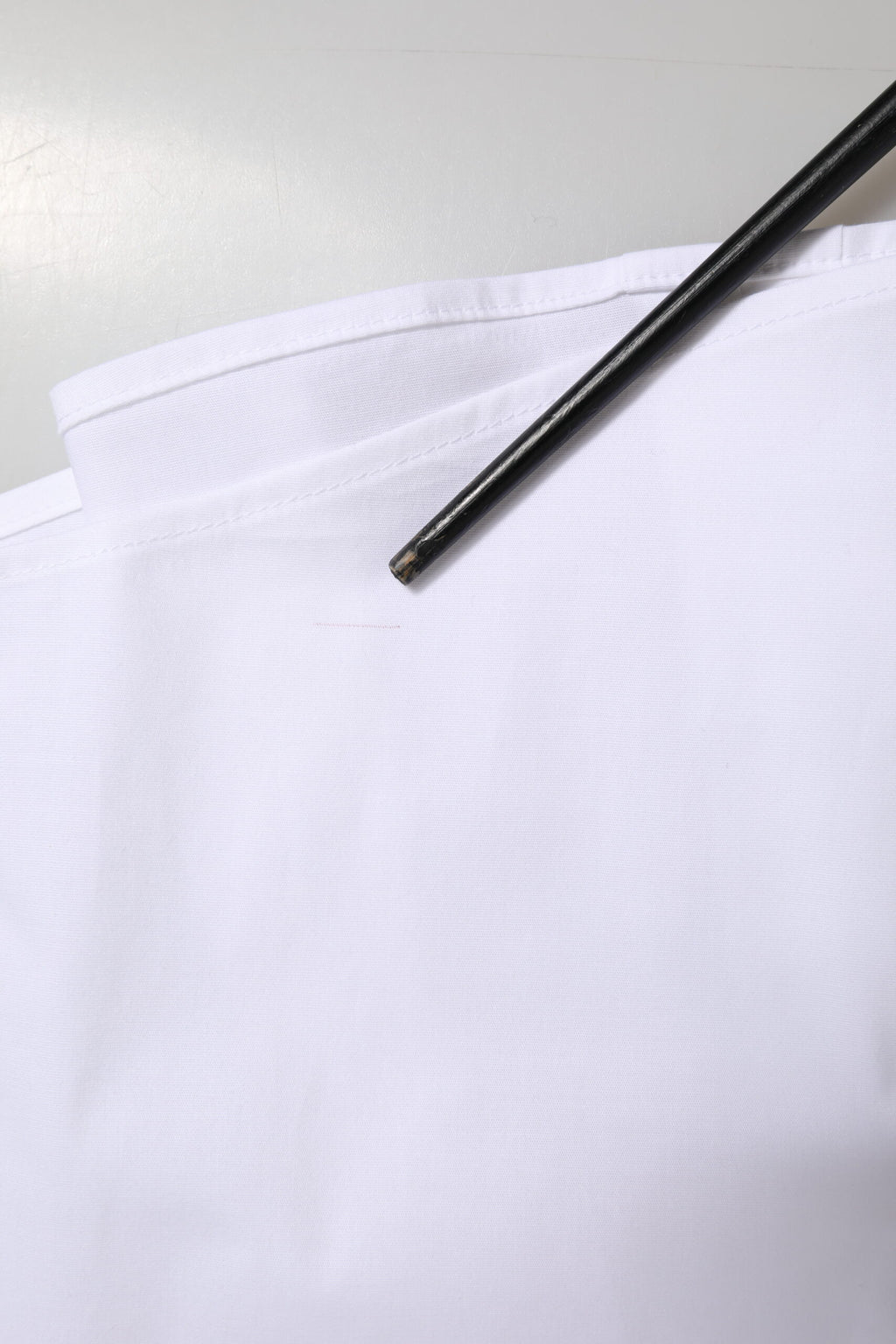 Chemise blanche en coton Dolce & Gabbana, robe formelle avec col, vue de face.