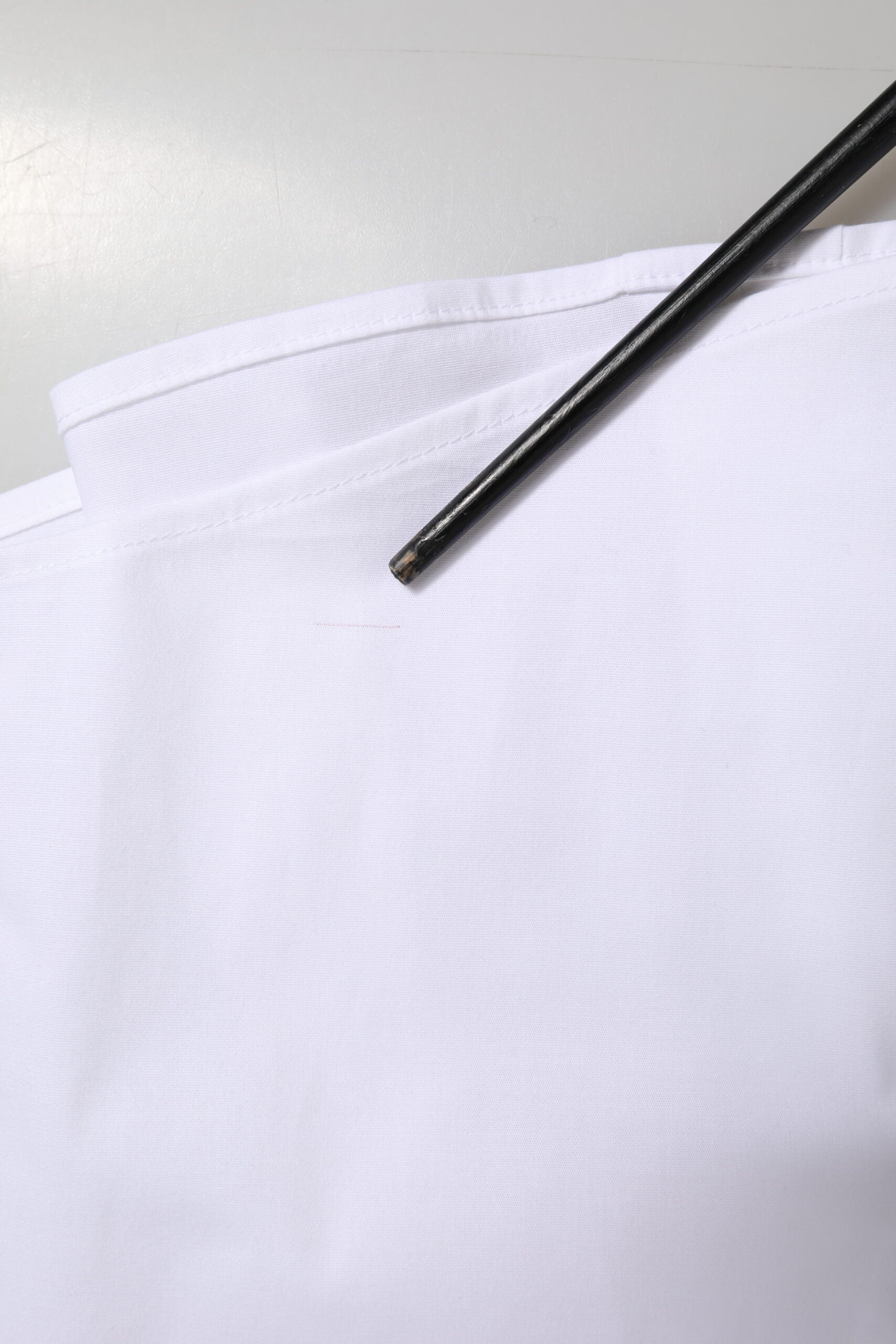 Chemise blanche en coton Dolce & Gabbana, robe formelle avec col, vue de face.