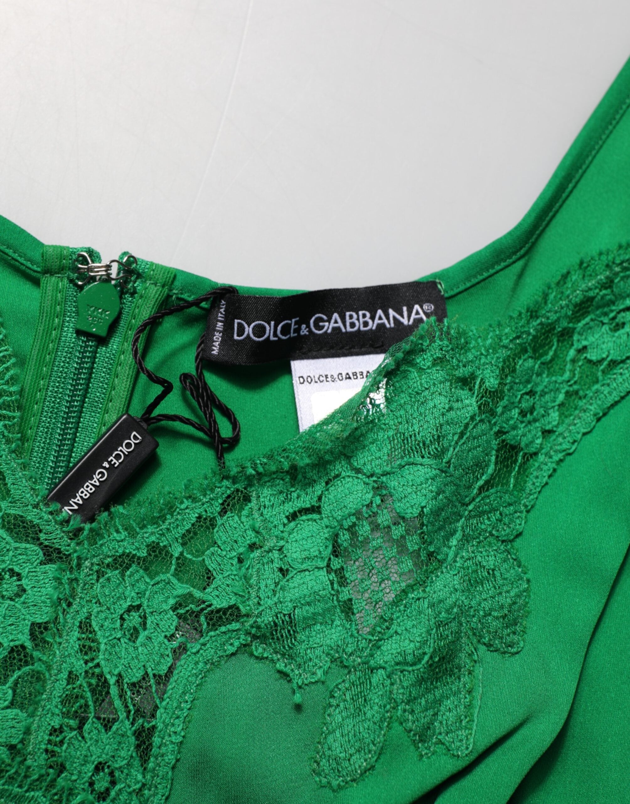 Top de lingerie en dentelle florale verte de Dolce & Gabbana, débardeur élégant pour sous-vêtements.