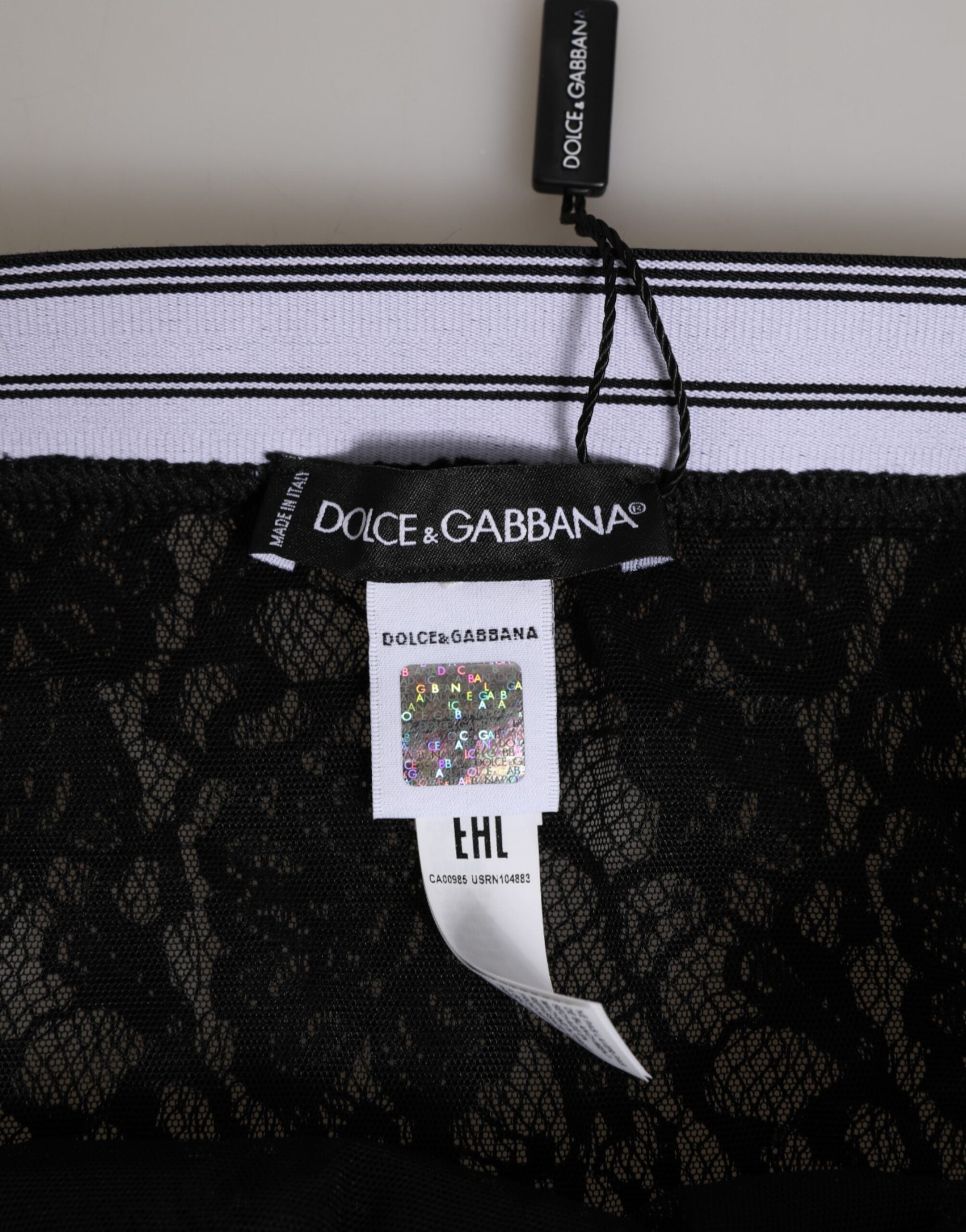 Slip Dolce & Gabbana en dentelle noire avec logo, taille élastique, sous-vêtements élégants et confortables.