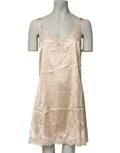 Chemise de lingerie nude en soie mélangée avec dentelle Dolce & Gabbana, robe élégante et délicate.