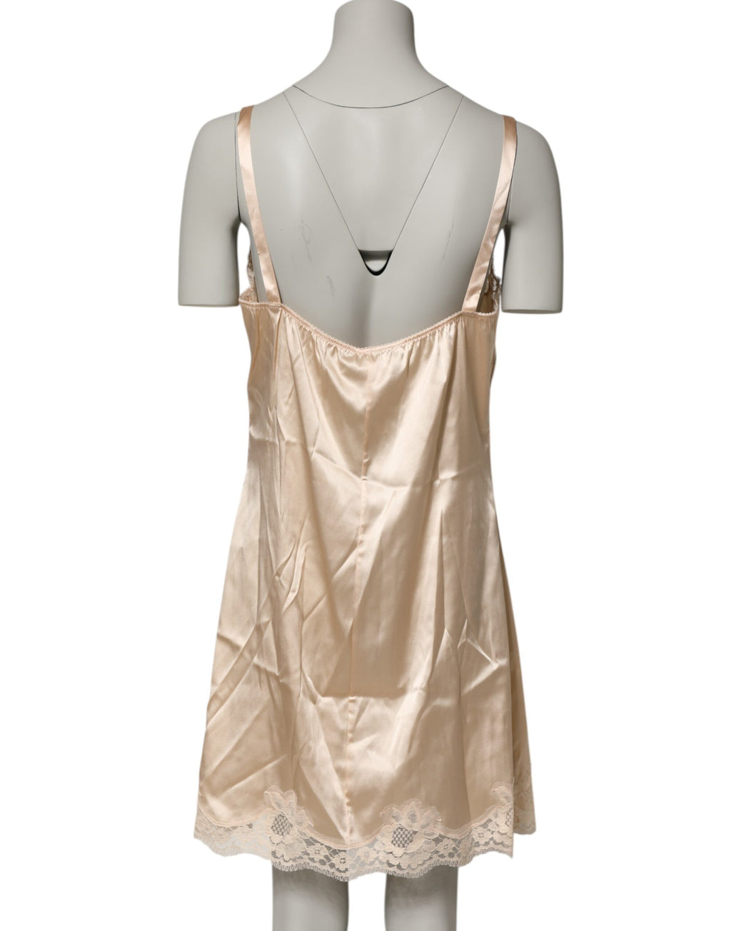 Chemise lingerie Dolce & Gabbana en soie raffinée avec dentelle nude, coupe élégante et détails délicats.