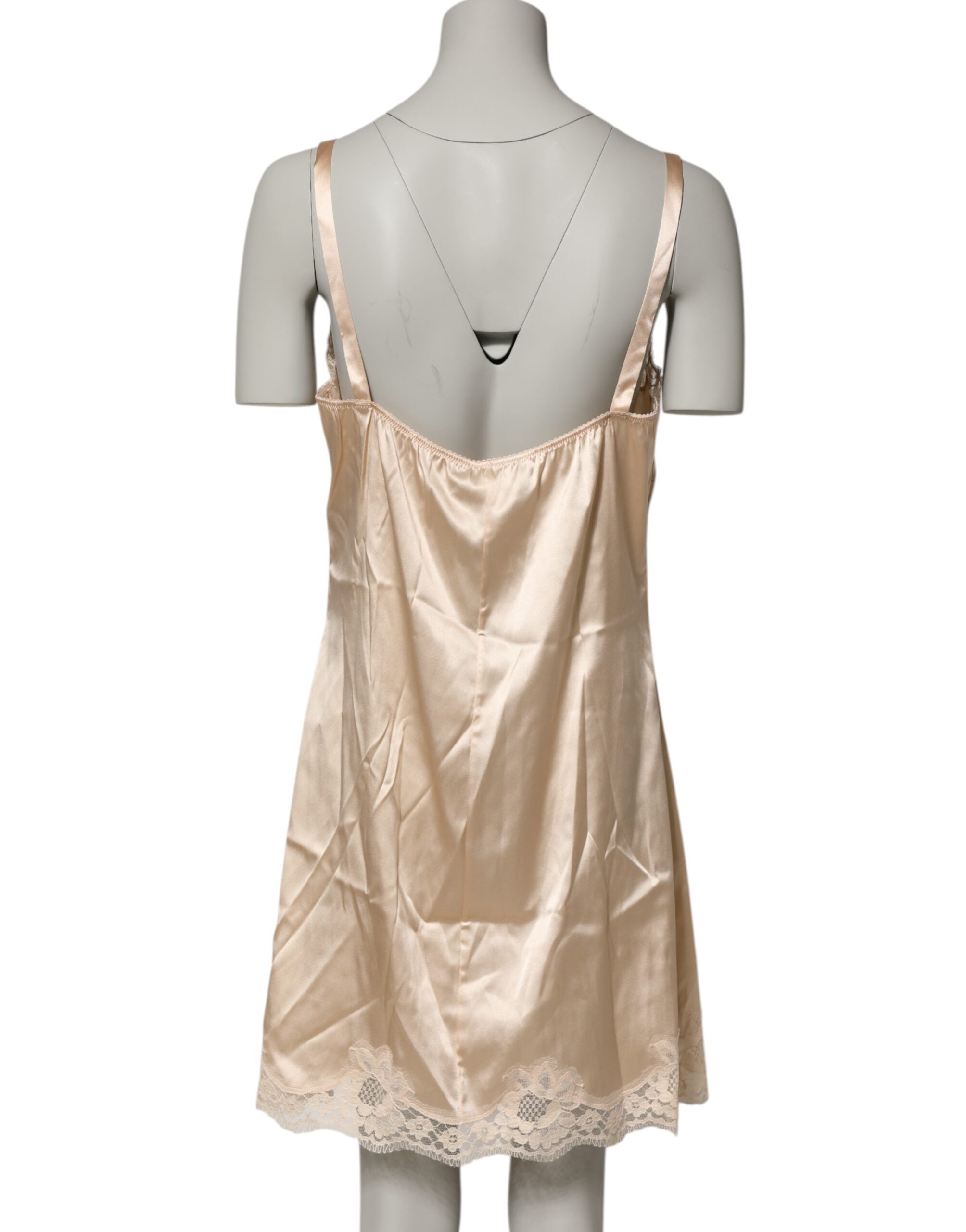 Chemise lingerie Dolce & Gabbana en soie raffinée avec dentelle nude, coupe élégante et détails délicats.