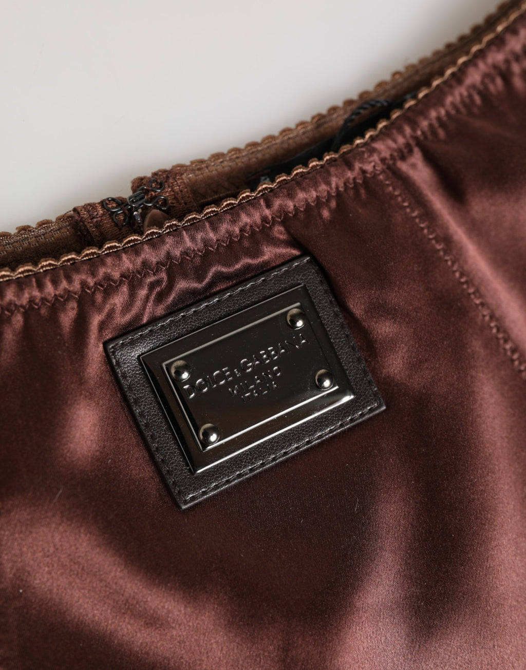 Gaine en soie marron Dolce & Gabbana à taille haute, sous-vêtements de maintien élégant et stretch pour femme.