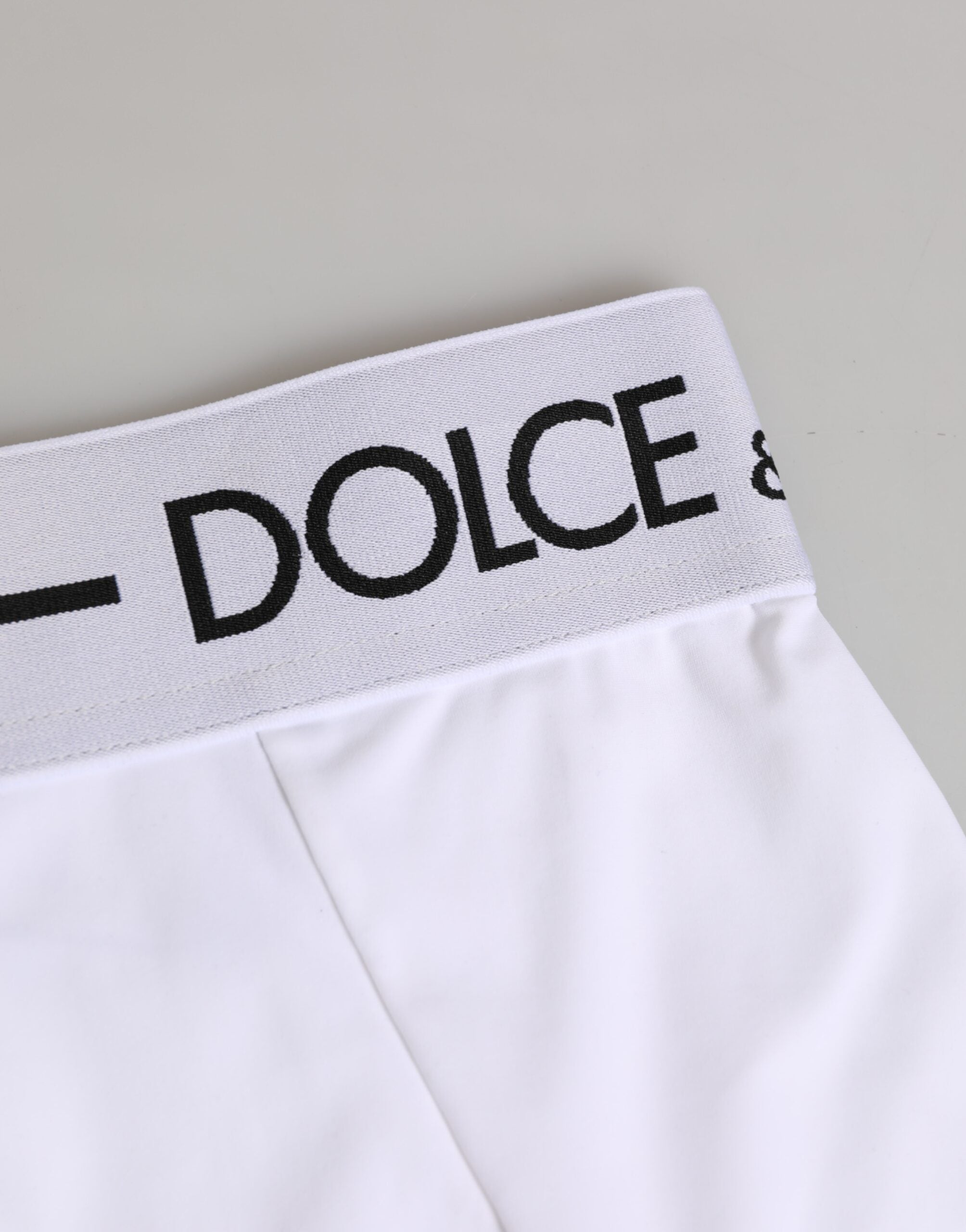 Culotte Dolce & Gabbana en nylon blanc avec logo sur la taille, sous-vêtements confortables et élégants.