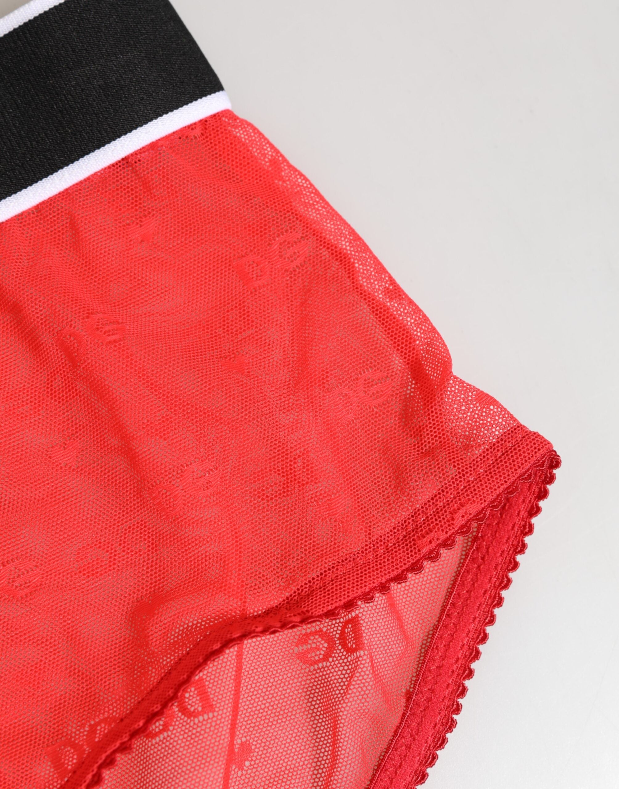 Culotte Dolce & Gabbana en nylon rouge avec logo à la taille, sous-vêtements féminins élégants et confortables.