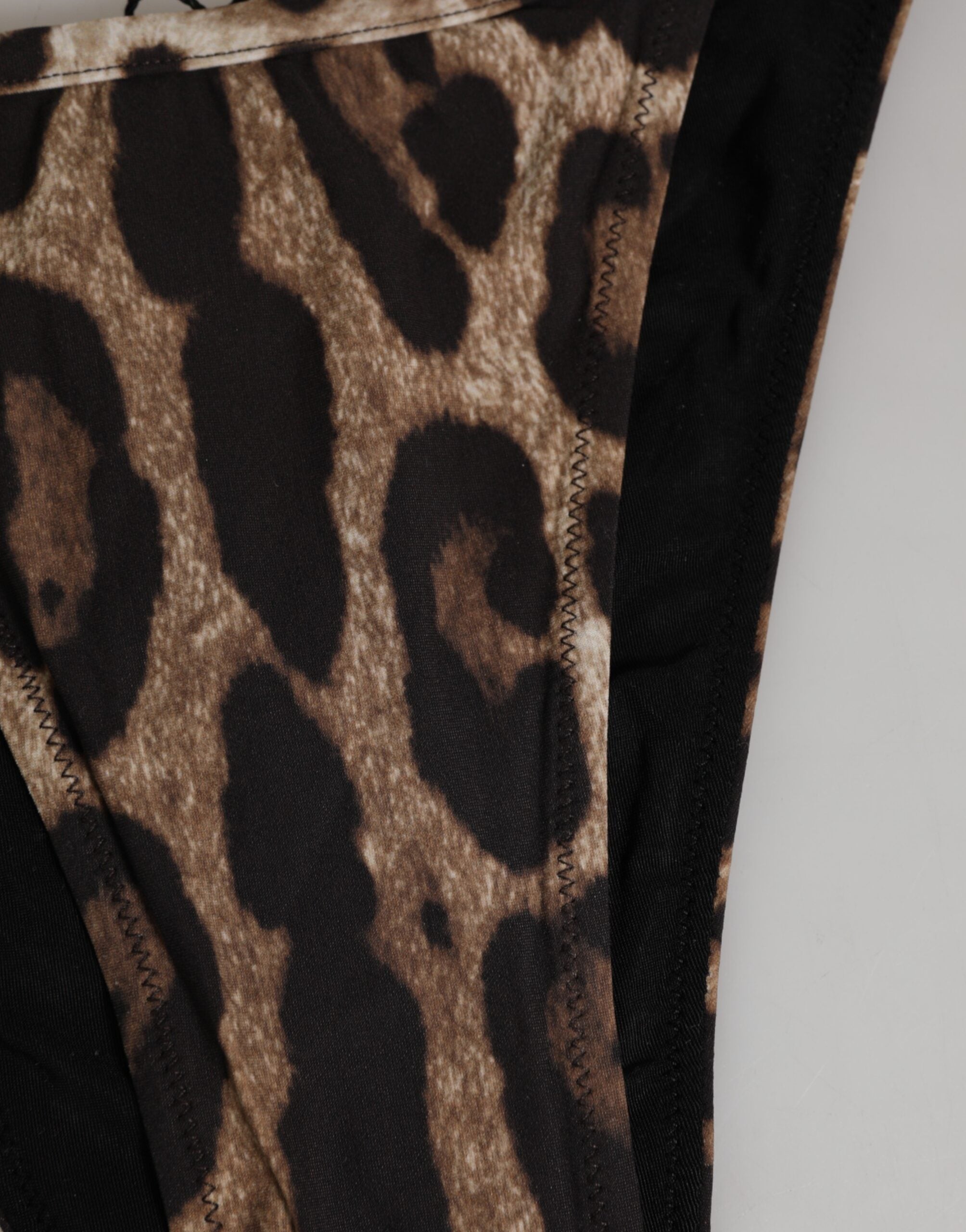 Culotte tanga triangle marron à motif léopard de Dolce & Gabbana, sous-vêtements élégants et confortables pour femmes.