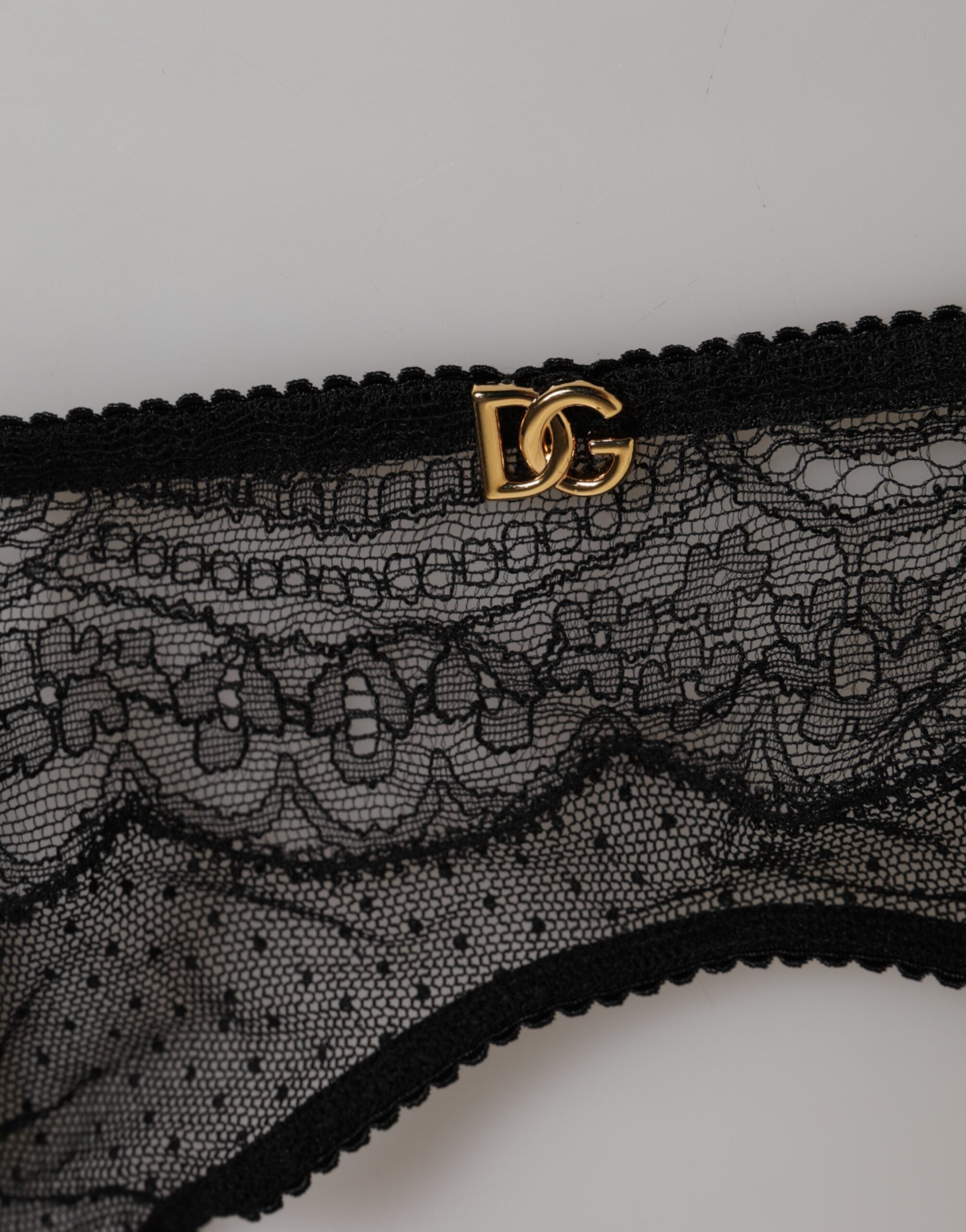 Ensemble de porte-jarretelles en dentelle florale noire Dolce & Gabbana avec bretelles en nylon, élégance et féminité.